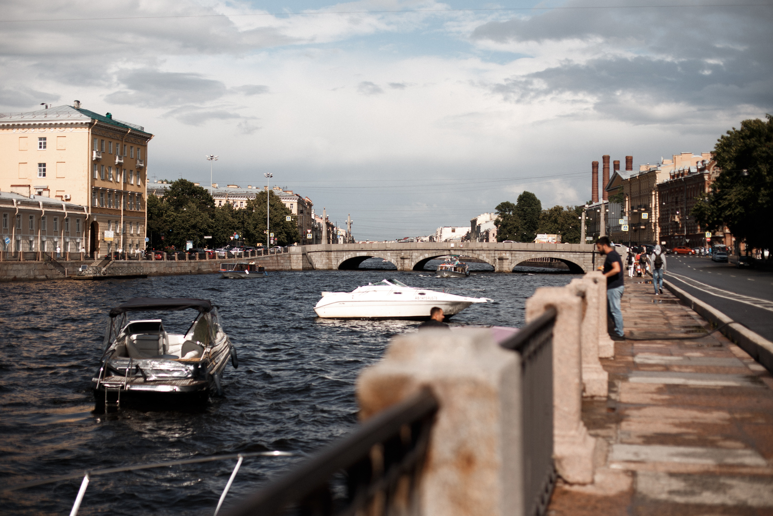 Прогулка по рекам и каналам Петербурга. Юля Шаровьёва семейный и свадебный фотограф в Санкт-Петербурге