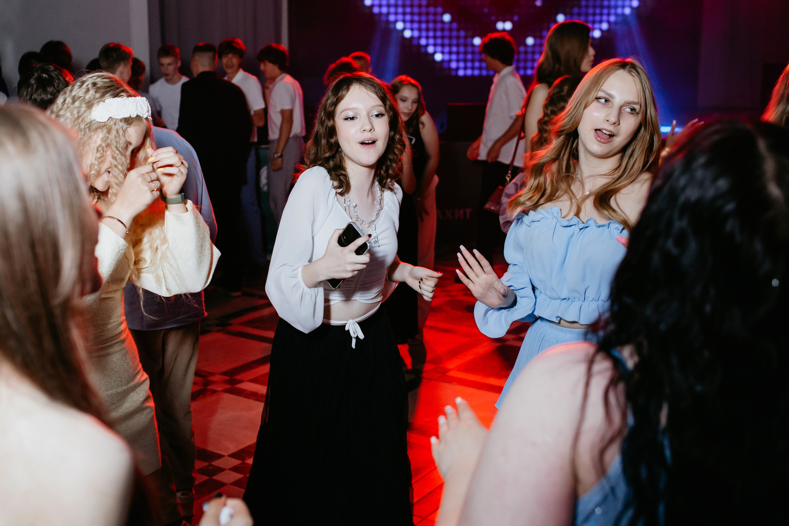 Выпускной 2025 (9класс) 124 школа. Фотограф в Челябинске Ополихина Анна