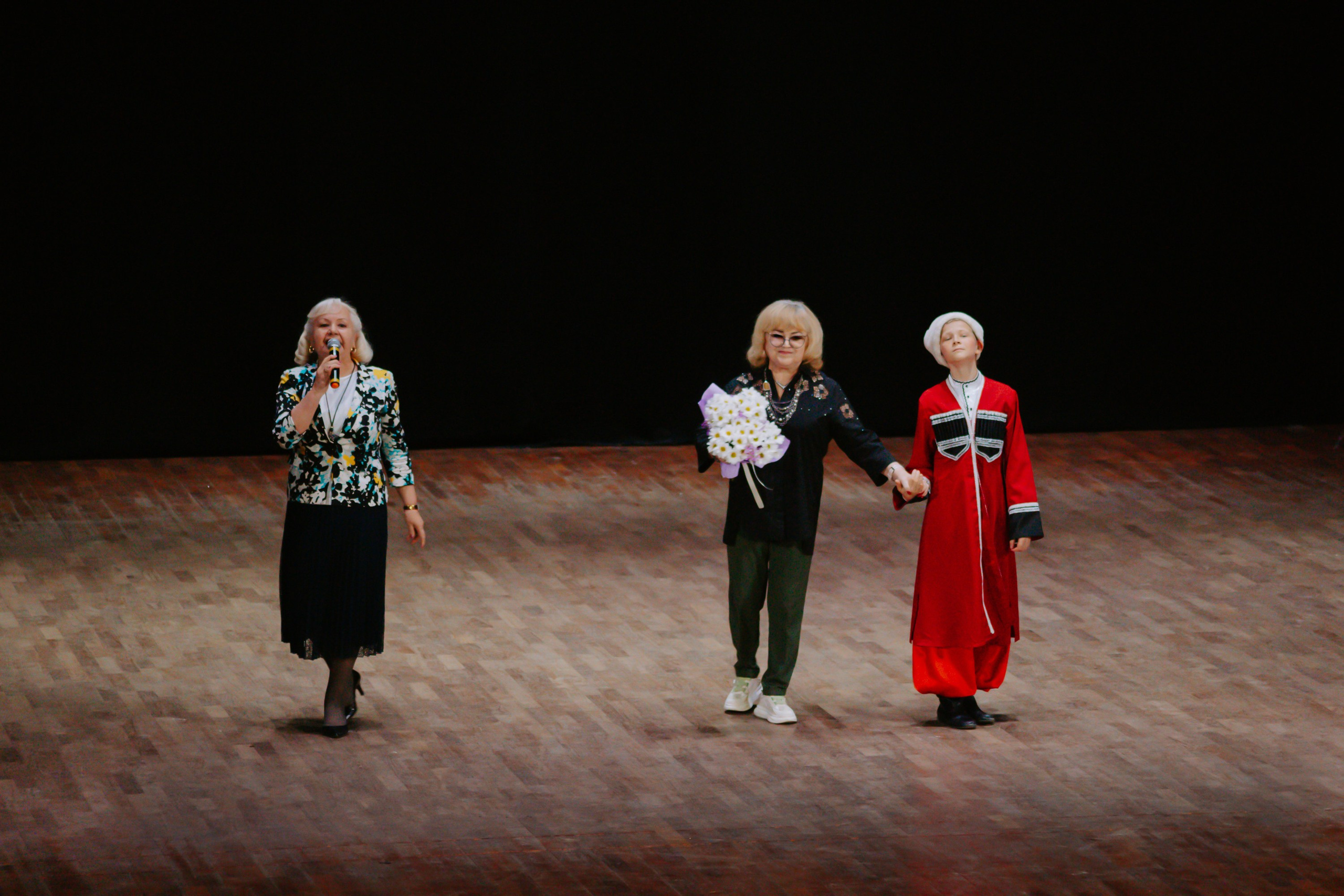 «Уральский сувенир». Концерт танцевальной студии. Фотограф в Челябинске Ополихина Анна