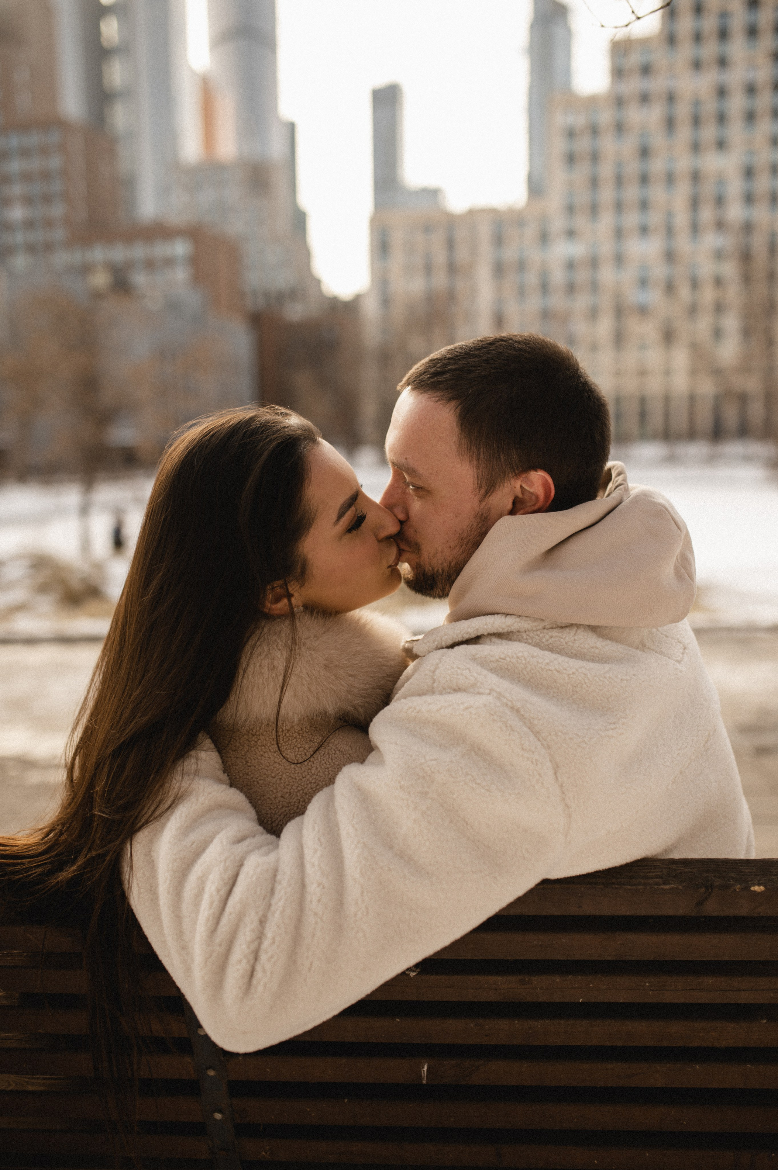 Лавстори стрит фотосессия в зимней Москве. Семейная фотосессия Бутово Москва фотограф Алина Морщагина