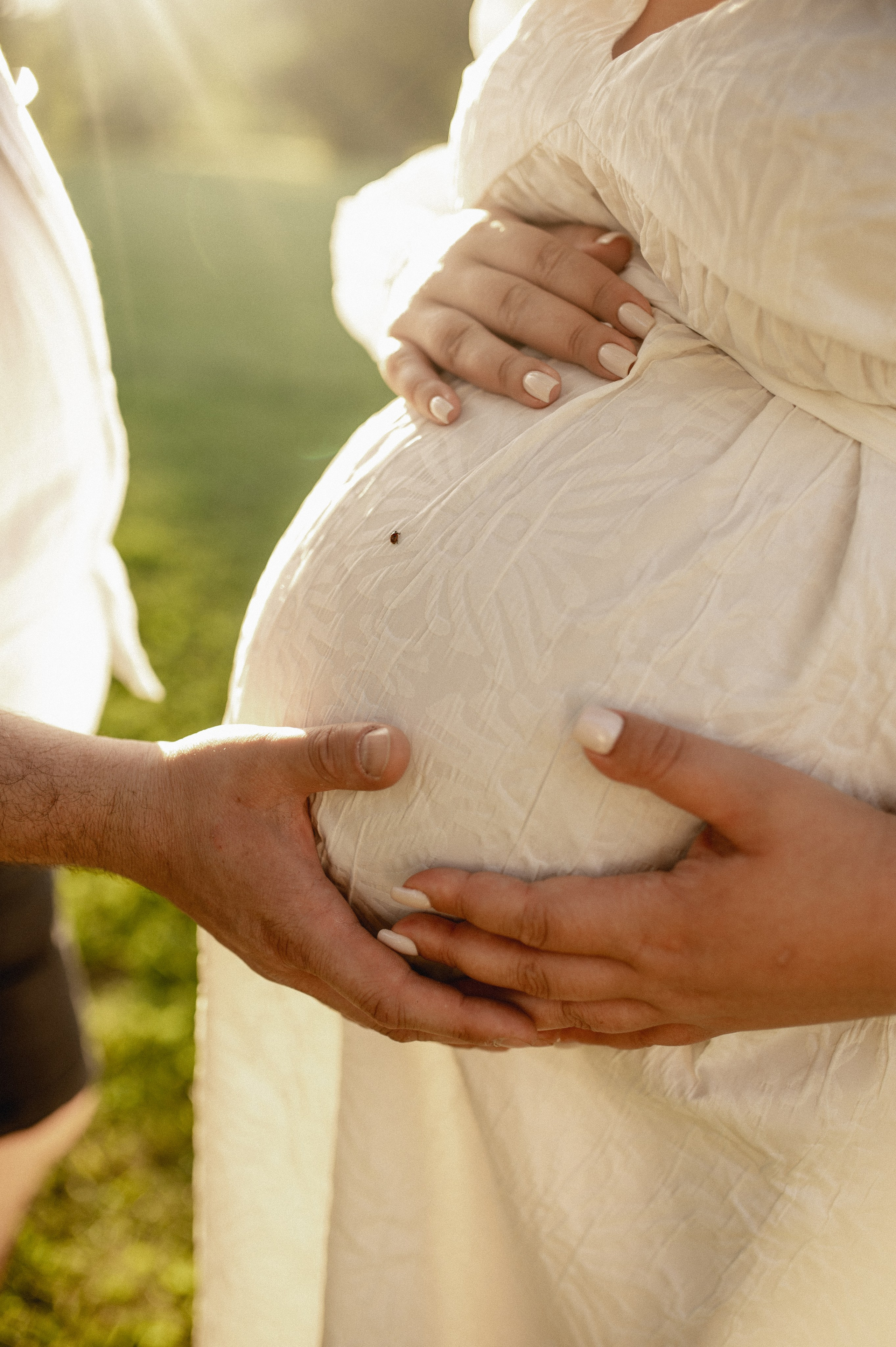Фотосессия беременности на природе в парке Москвы. Семейная фотосессия Бутово Москва фотограф Алина Морщагина