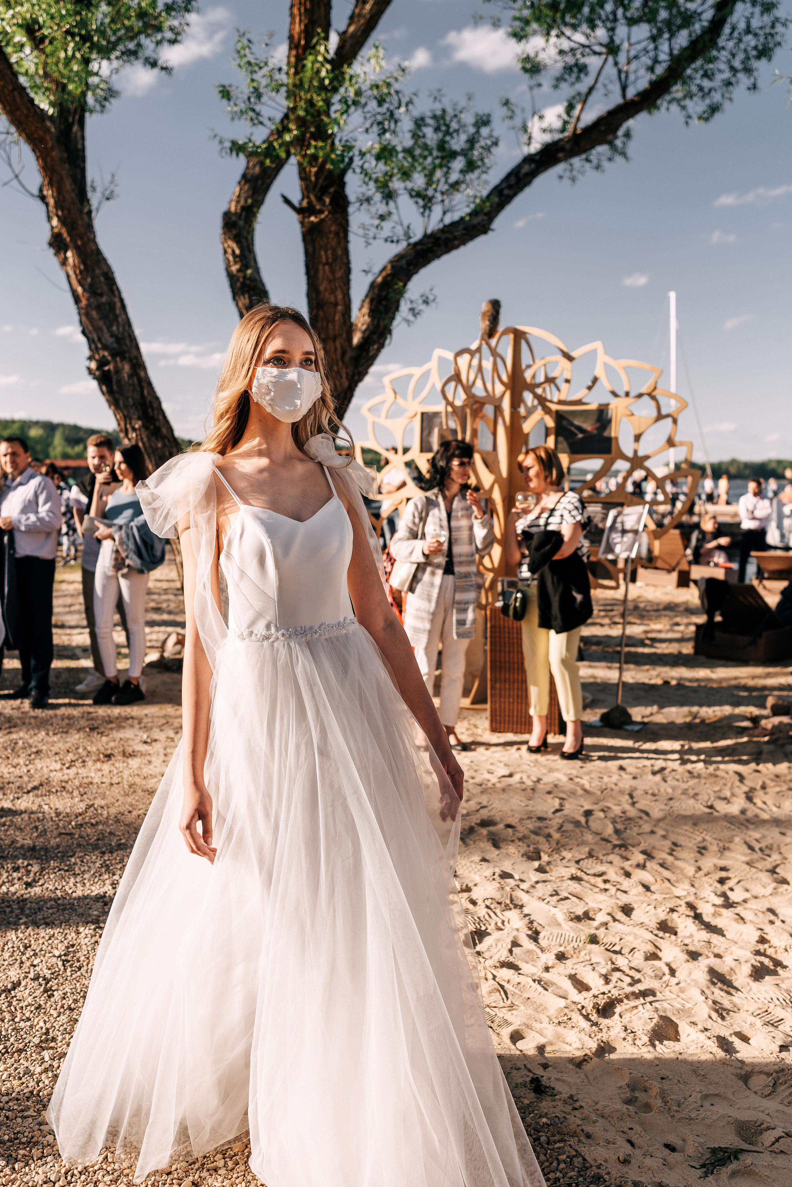 Великолепный показ свадебных платьев свадебного салона-ателье Bonjour. Свадебный салон-ателье Бонжур в Минске Bonjour