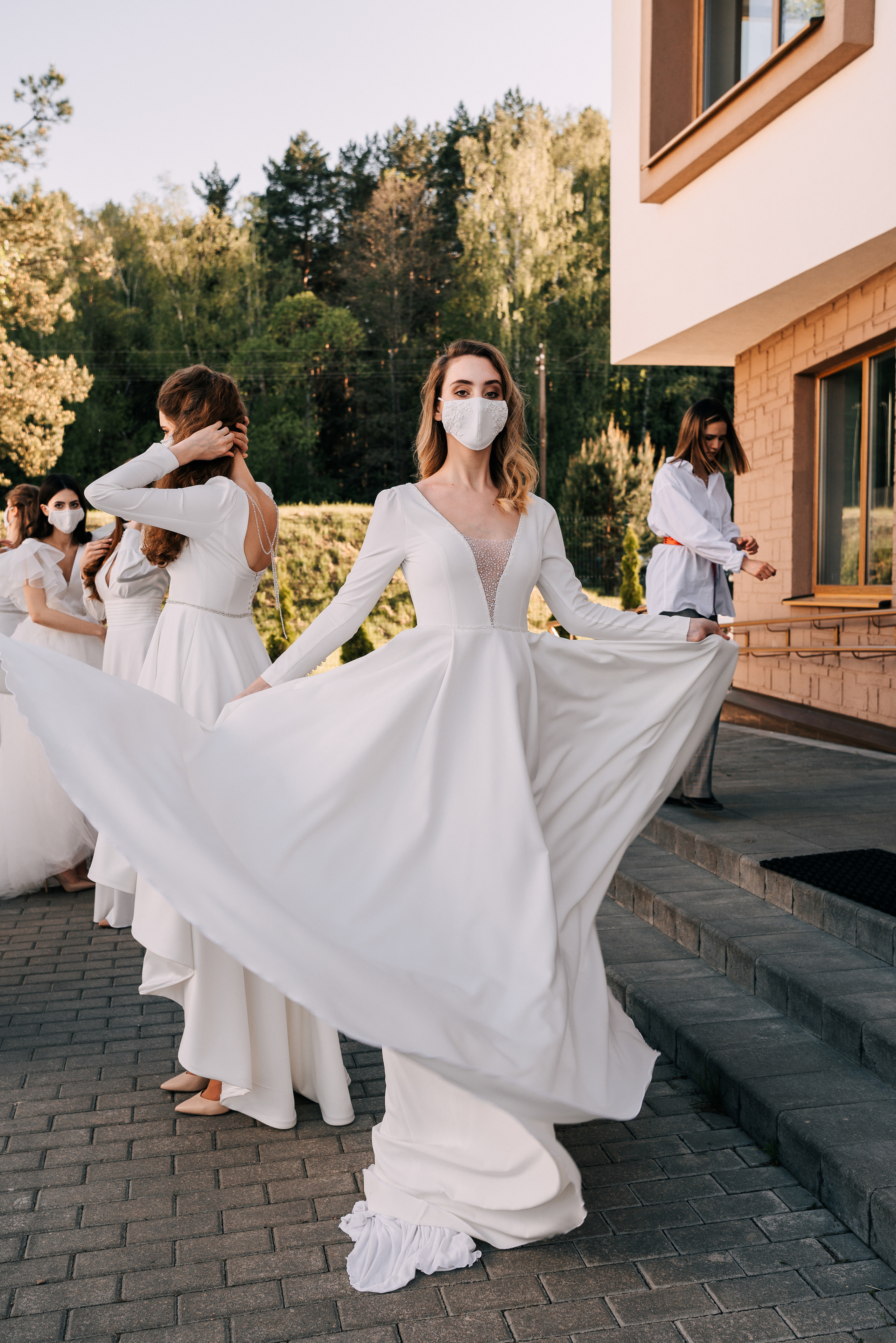 Великолепный показ свадебных платьев свадебного салона-ателье Bonjour. Свадебный салон-ателье Бонжур в Минске Bonjour