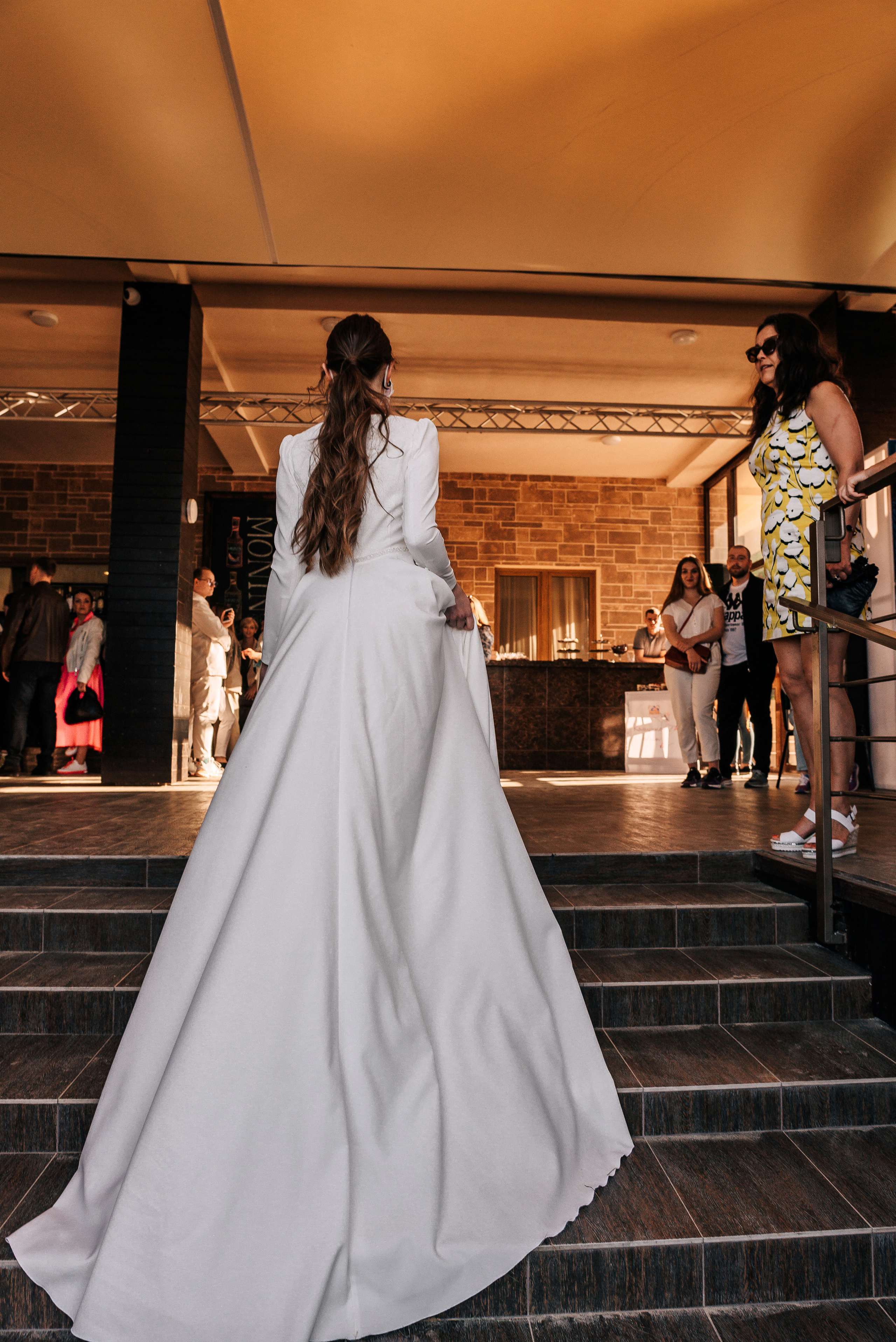 Великолепный показ свадебных платьев свадебного салона-ателье Bonjour. Свадебный салон-ателье Бонжур в Минске Bonjour