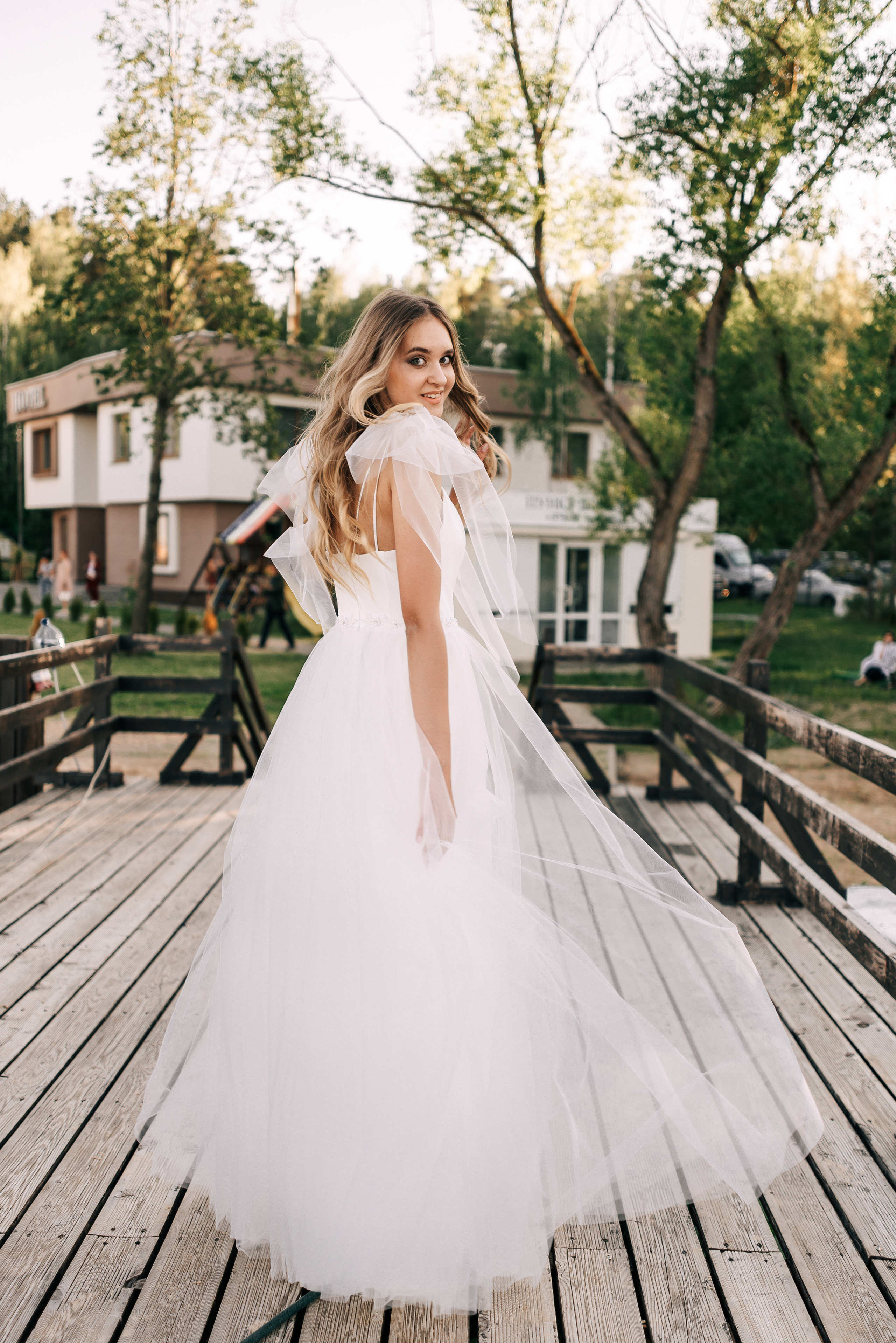 Великолепный показ свадебных платьев свадебного салона-ателье Bonjour. Свадебный салон-ателье Бонжур в Минске Bonjour