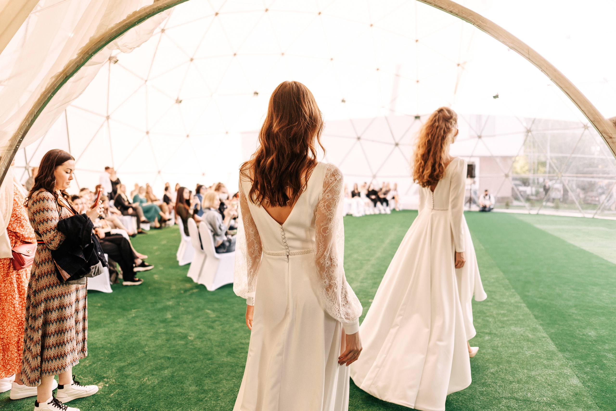 Великолепный показ свадебных платьев свадебного салона-ателье Bonjour. Свадебный салон-ателье Бонжур в Минске Bonjour