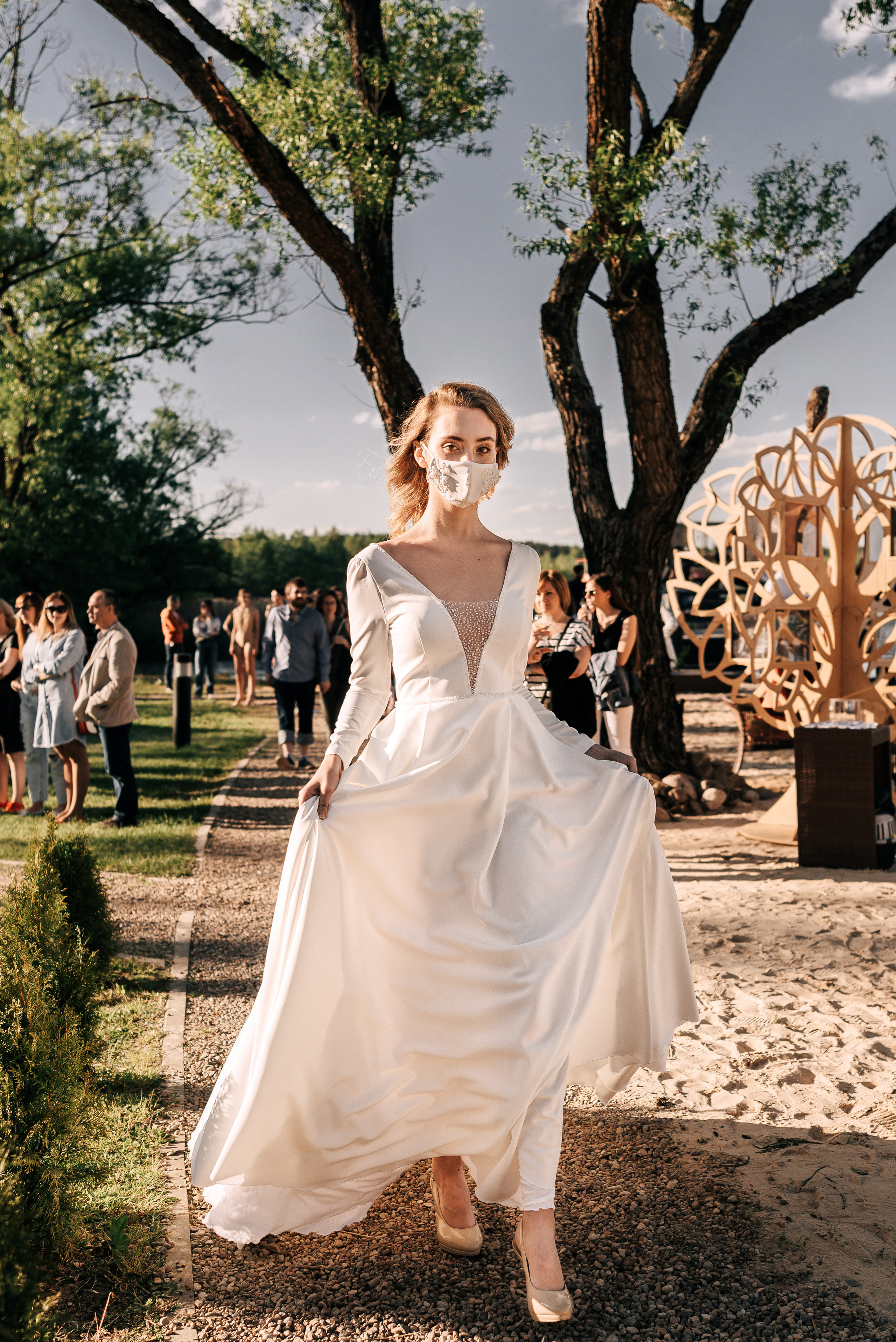 Великолепный показ свадебных платьев свадебного салона-ателье Bonjour. Свадебный салон-ателье Бонжур в Минске Bonjour