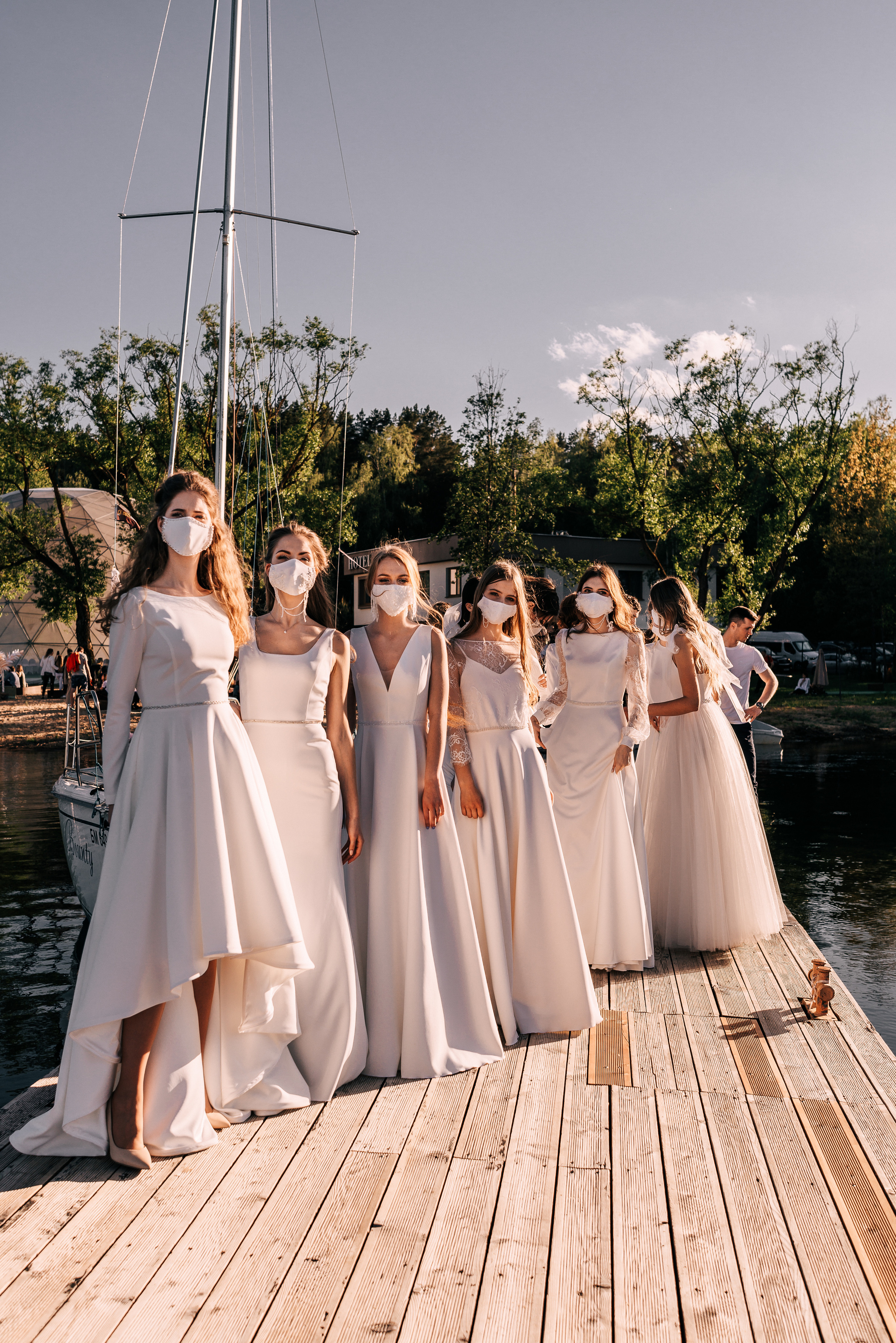 Великолепный показ свадебных платьев свадебного салона-ателье Bonjour. Свадебный салон-ателье Бонжур в Минске Bonjour