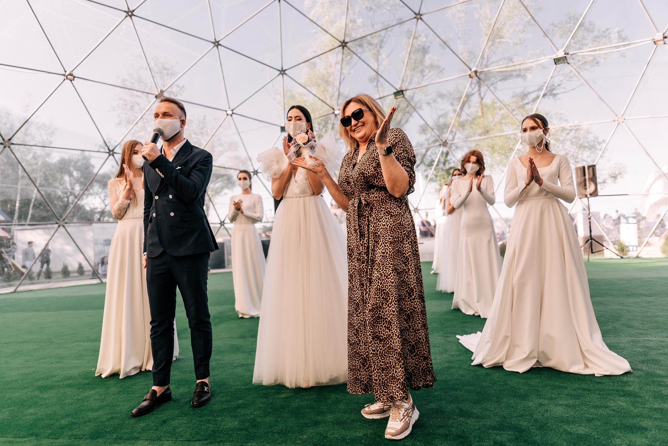 Великолепный показ свадебных платьев свадебного салона-ателье Bonjour. Свадебный салон-ателье Бонжур в Минске Bonjour