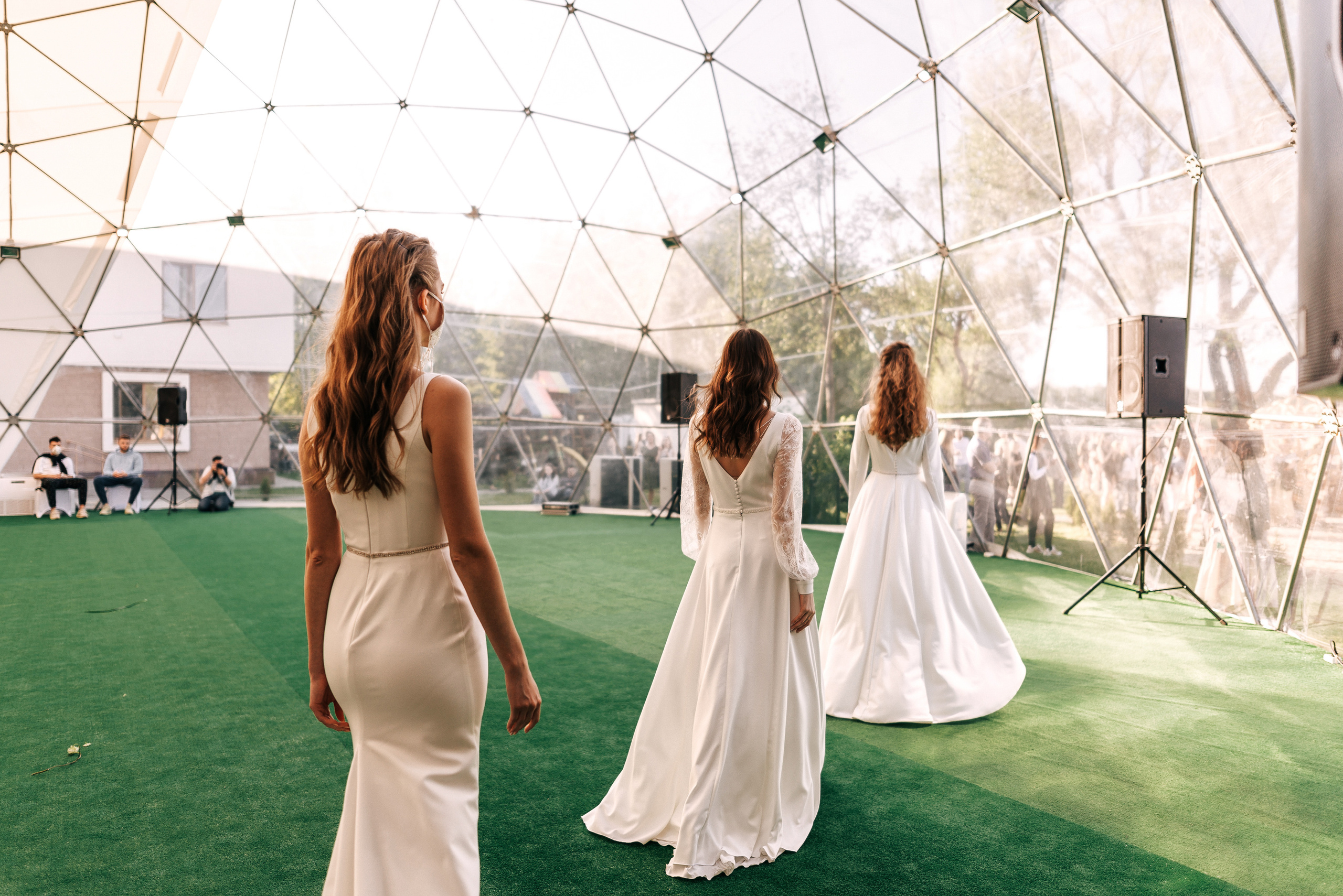 Великолепный показ свадебных платьев свадебного салона-ателье Bonjour. Свадебный салон-ателье Бонжур в Минске Bonjour