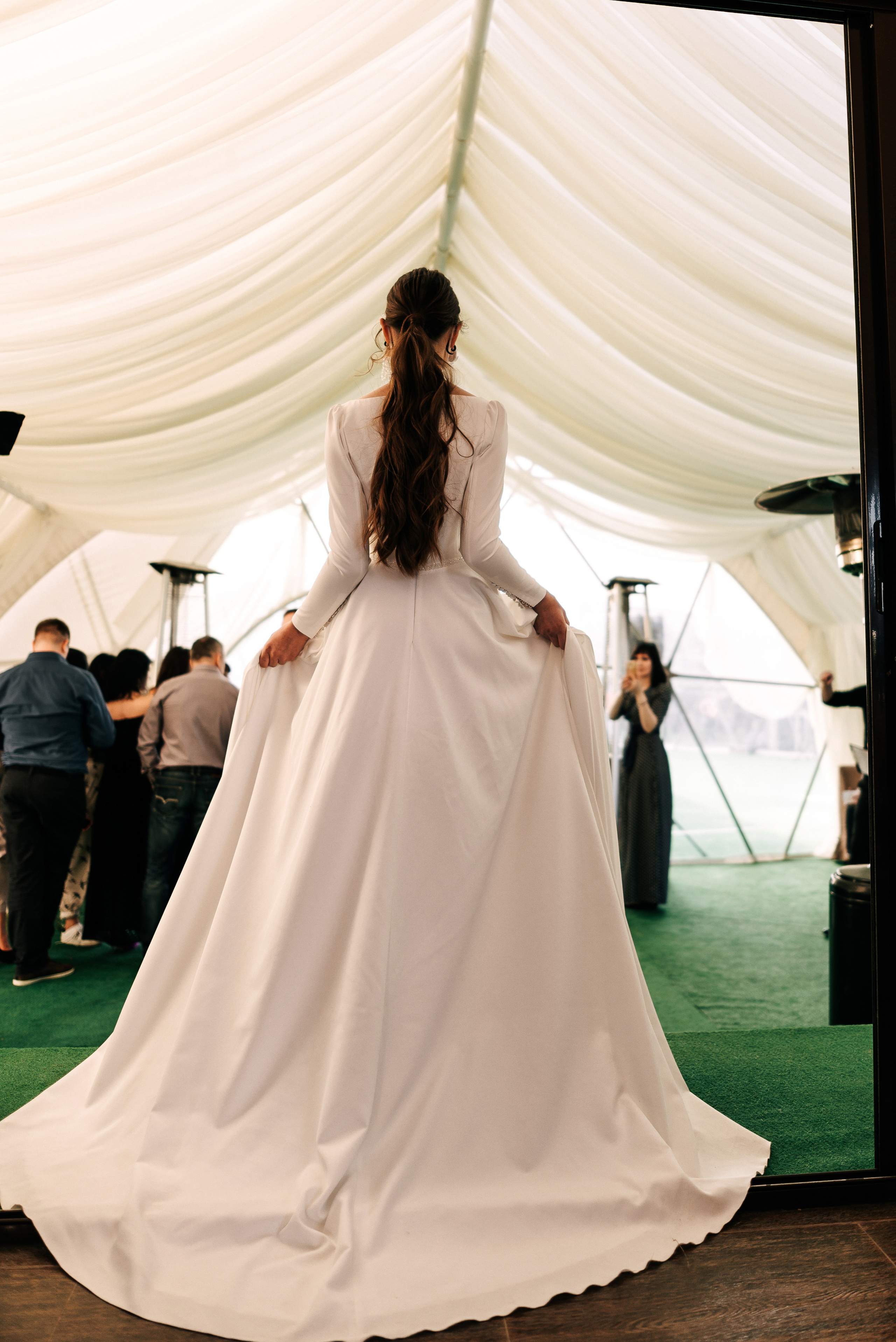 Великолепный показ свадебных платьев свадебного салона-ателье Bonjour. Свадебный салон-ателье Бонжур в Минске Bonjour