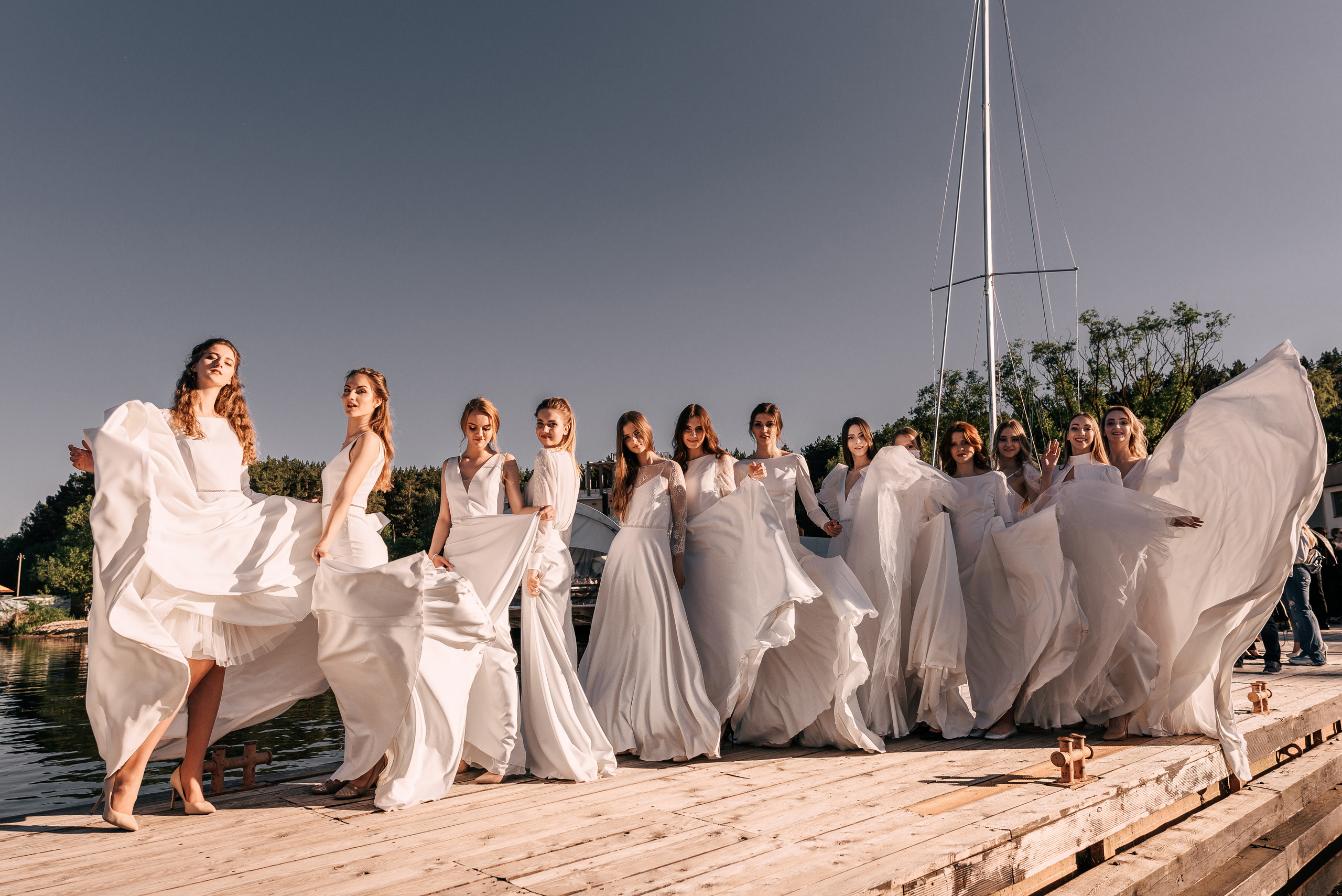 Великолепный показ свадебных платьев свадебного салона-ателье Bonjour. Свадебный салон-ателье Бонжур в Минске Bonjour