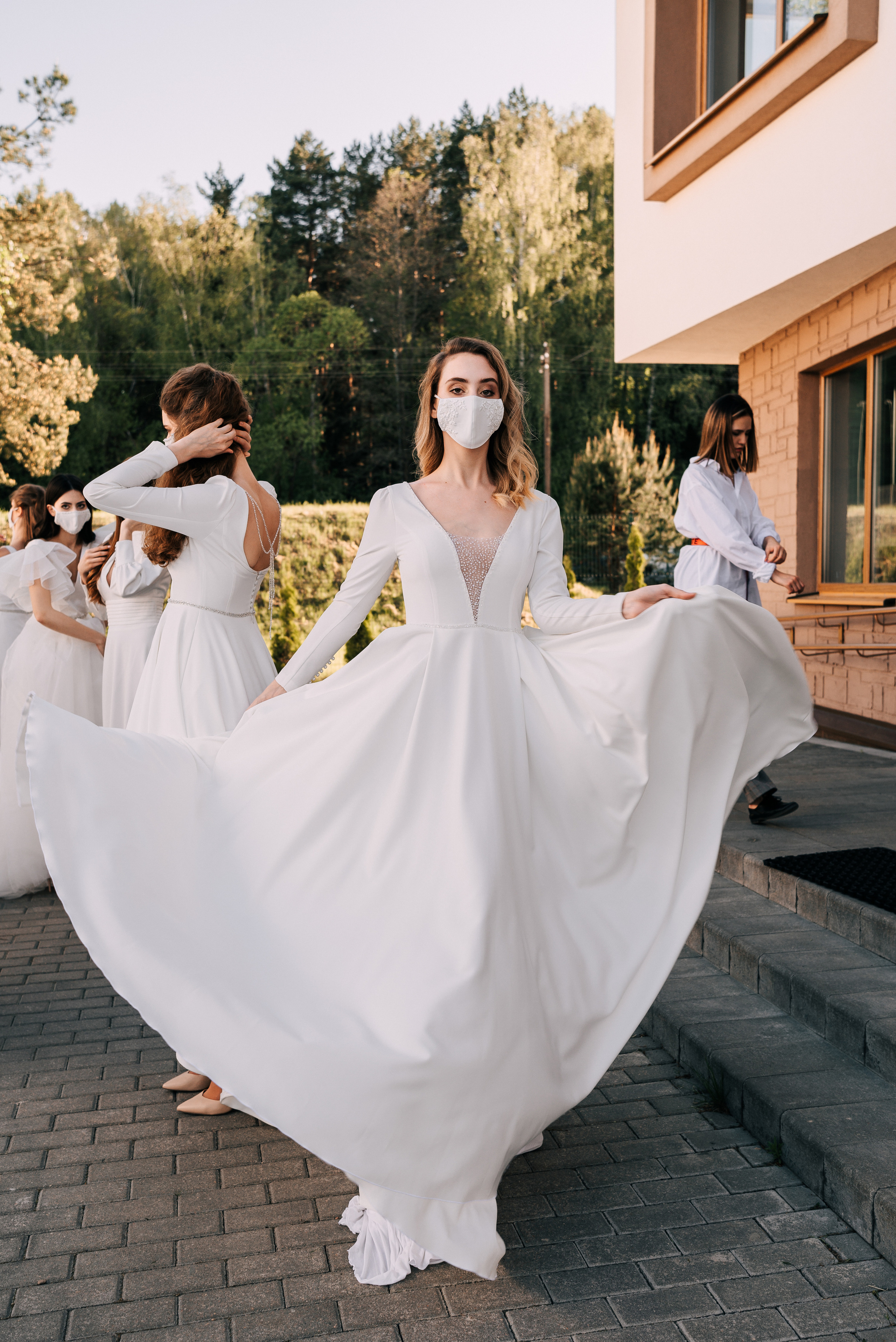 Великолепный показ свадебных платьев свадебного салона-ателье Bonjour. Свадебный салон-ателье Бонжур в Минске Bonjour