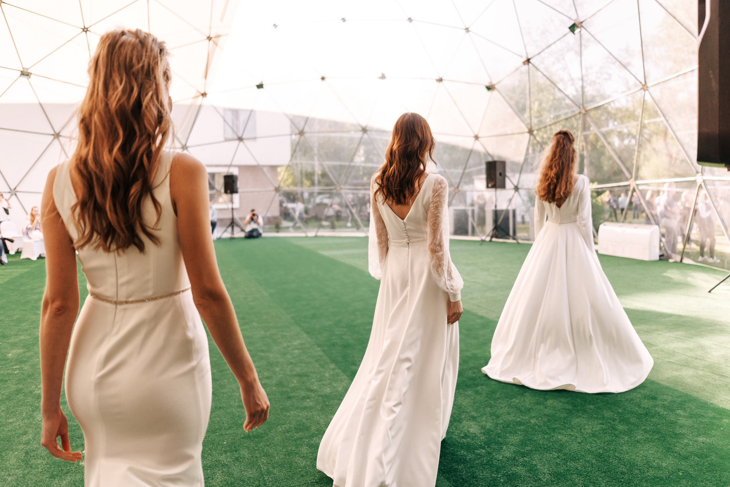 Великолепный показ свадебных платьев свадебного салона-ателье Bonjour. Свадебный салон-ателье Бонжур в Минске Bonjour