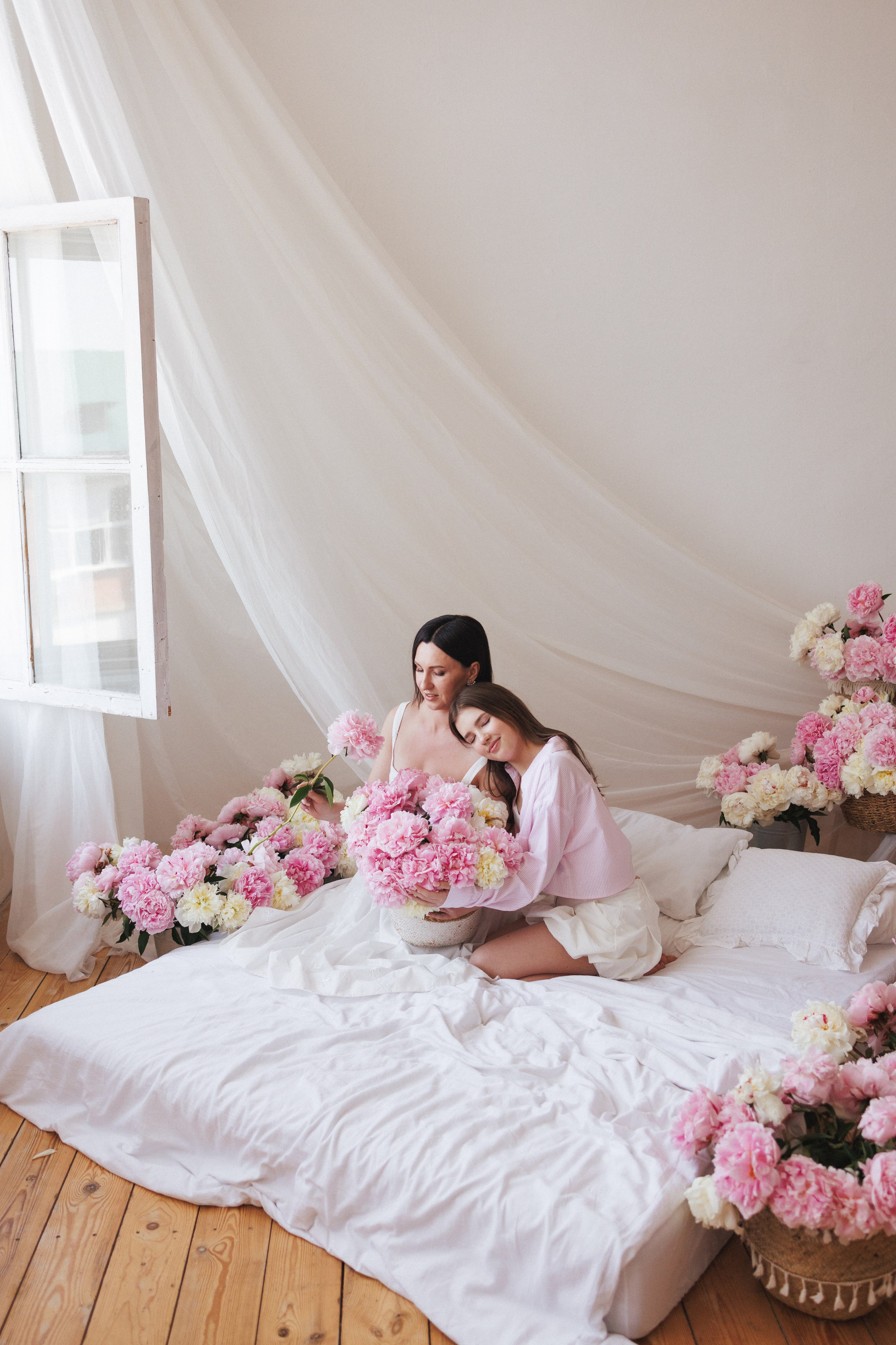 Фотосессия с живыми Пионами в фотостудии «Space JOBS». Семейный и детский фотограф в Краснодаре Анна Трашкова