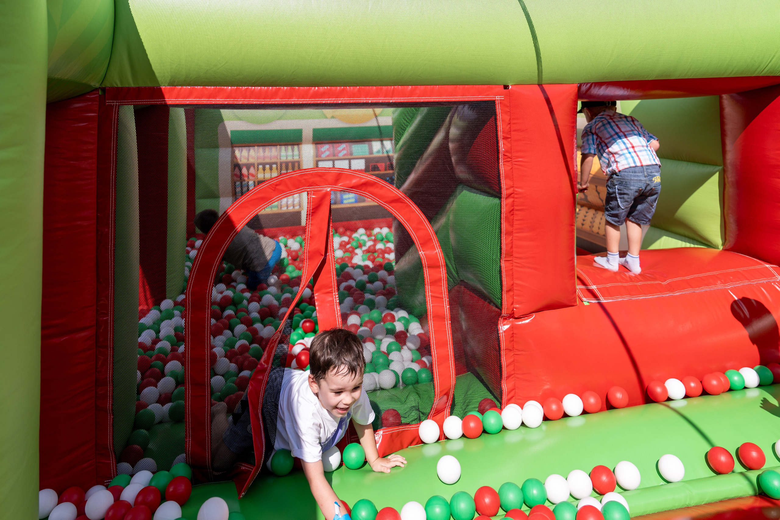 Фотоотчет партнеской интеграции для сети «Пятерочка» на фестивале «Grounded». Репортажный фотограф в Красной Поляне и Сочи Павлюченко Екатерина