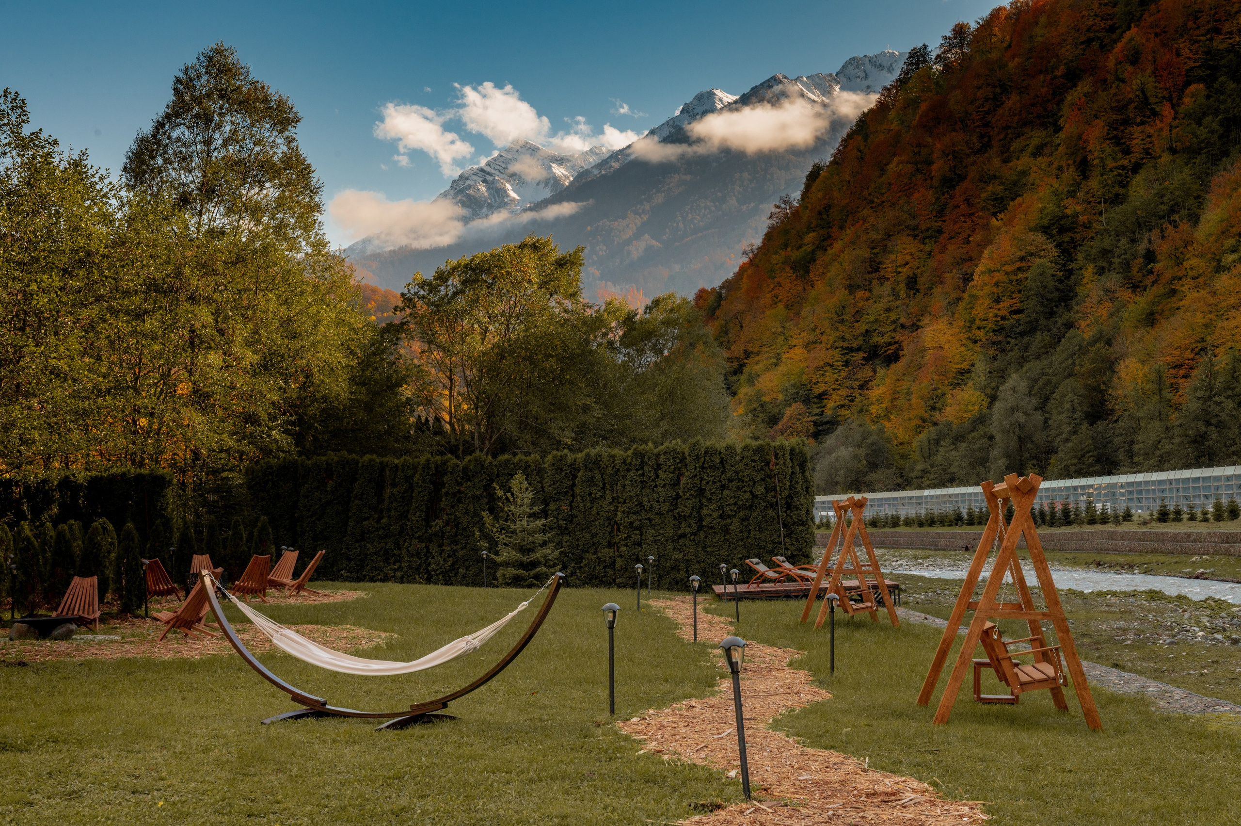 Контент съемка места для отдыха на курорте Газпром Поляна «Мзымта Пляж». Репортажный фотограф в Красной Поляне и Сочи Павлюченко Екатерина