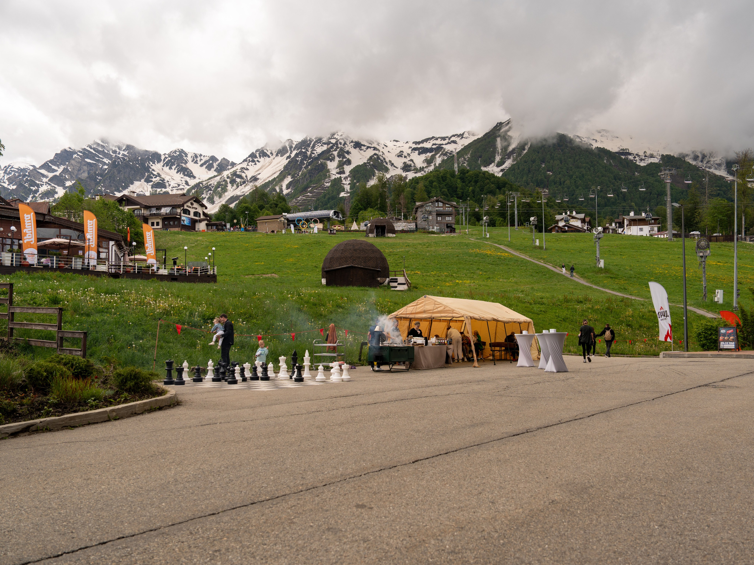 Шествие бессмертного полка 9 мая 2024 Rosa Springs. Репортажный фотограф в Красной Поляне и Сочи Павлюченко Екатерина