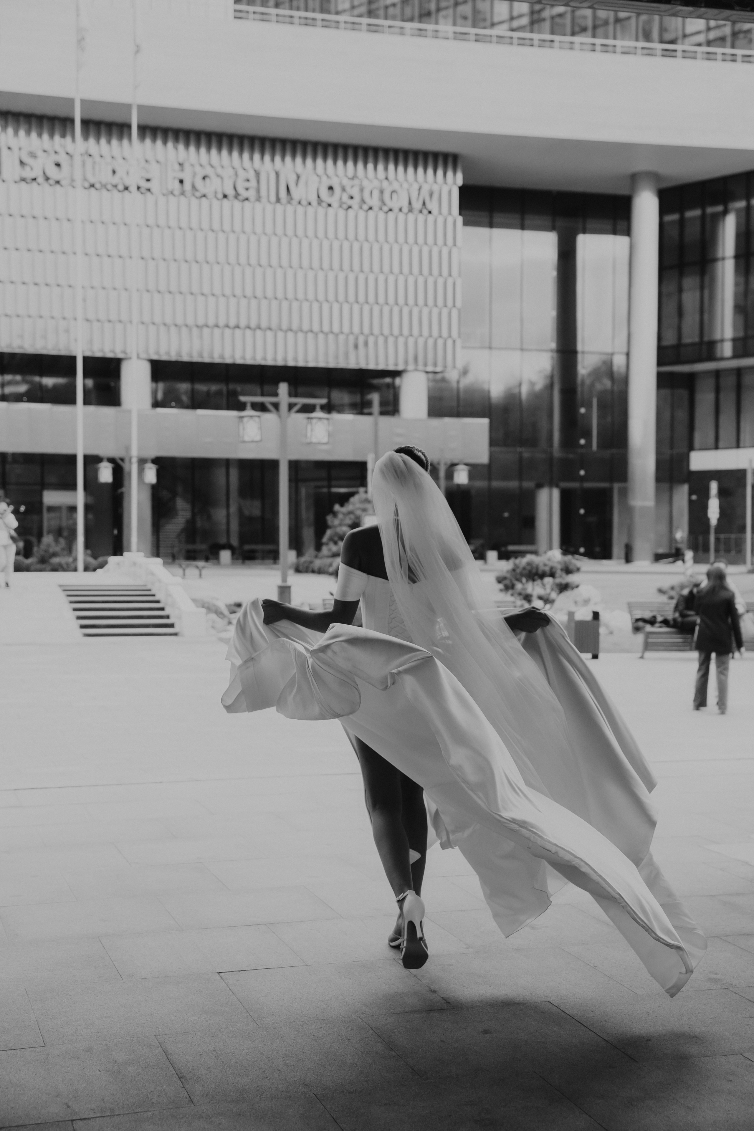 Свадебная фотосессия в отеле Soluxe Hotel Moscow. Свадебный фотограф в Москве Екатерина Гусева