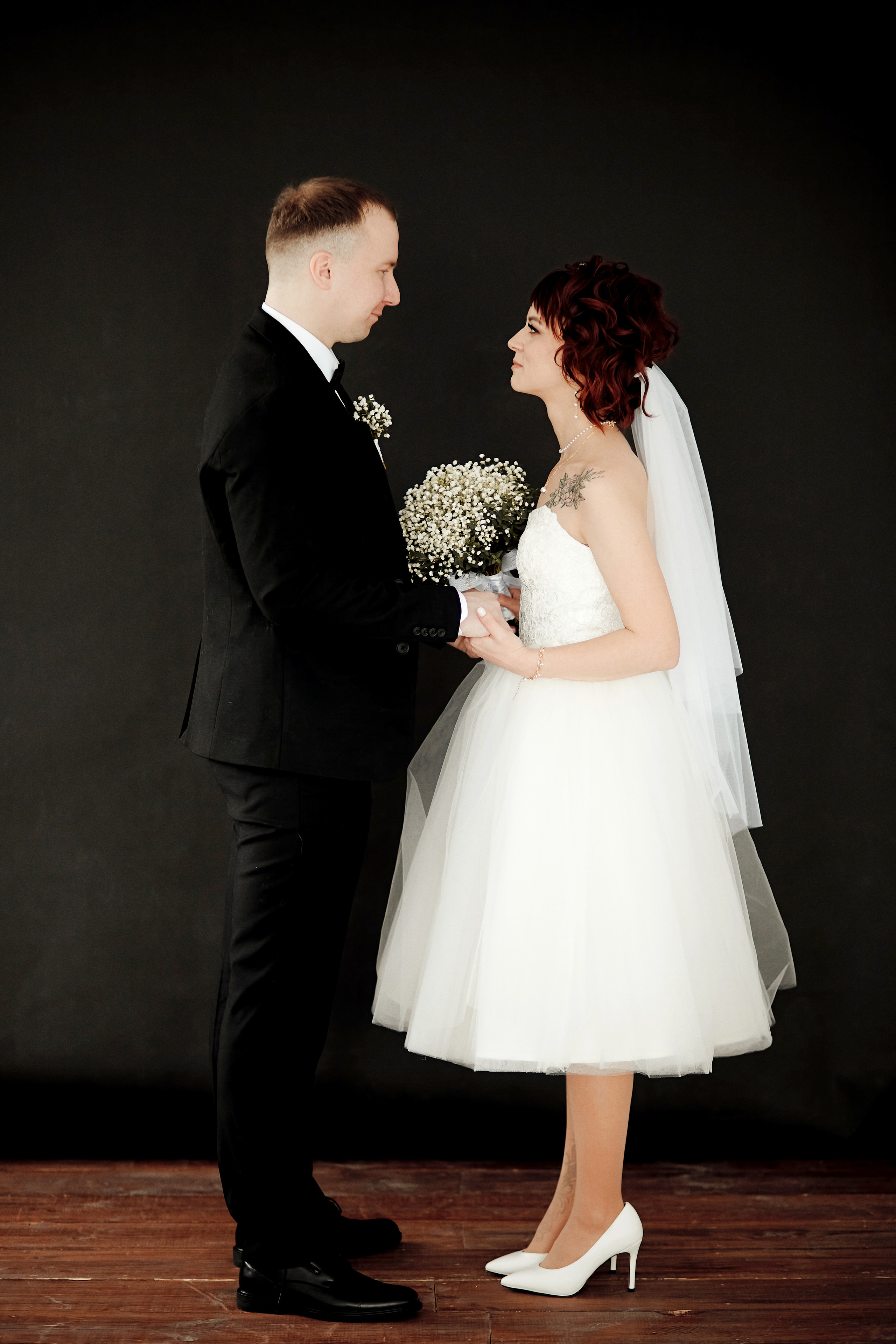 Свадебная фотосессия в студии. Свадебный фотограф Чайковский