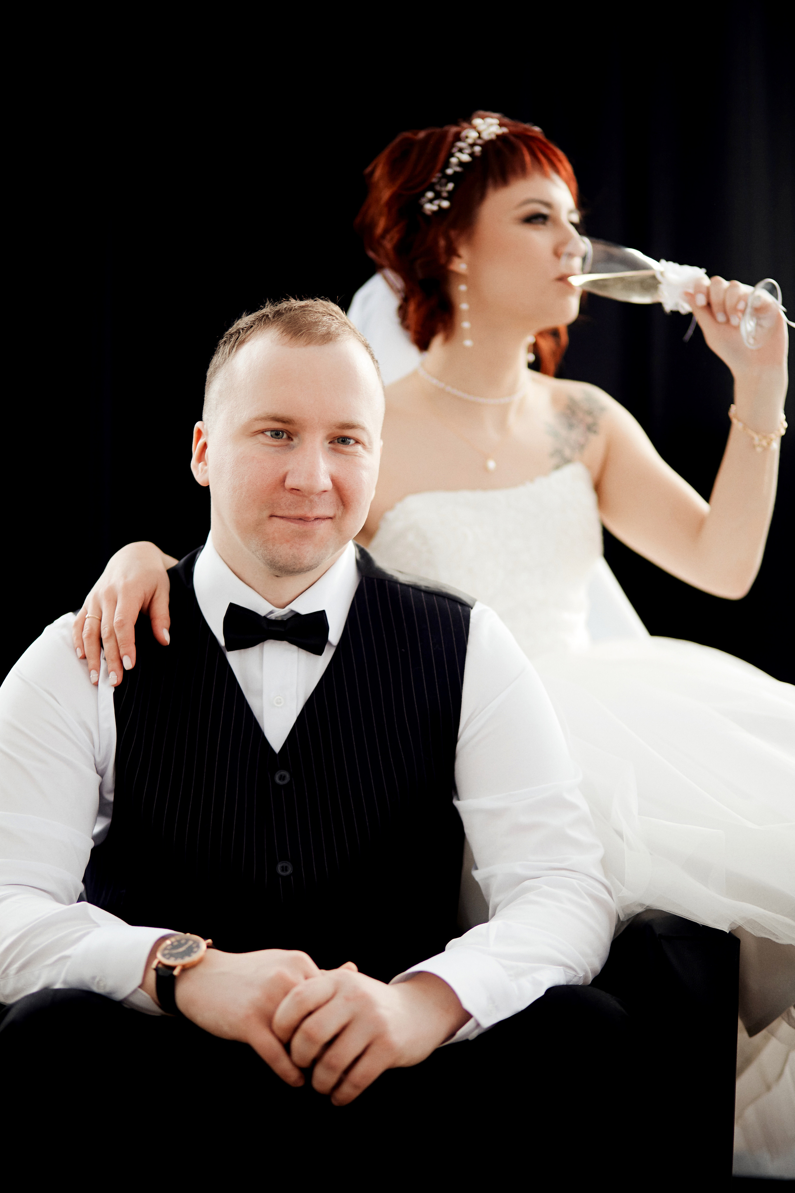 Свадебная фотосессия в студии. Свадебный фотограф Чайковский