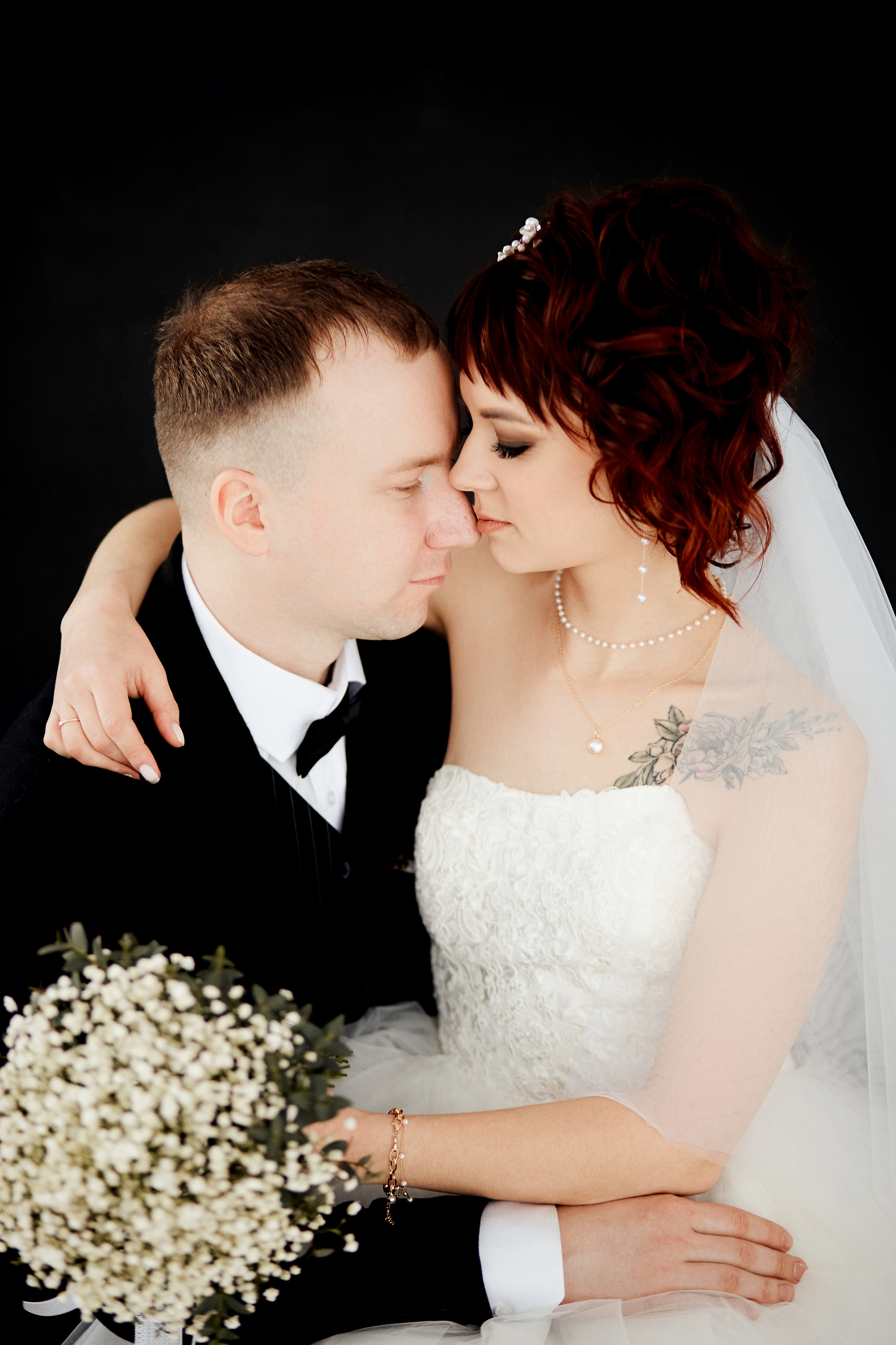 Свадебная фотосессия в студии. Свадебный фотограф Чайковский