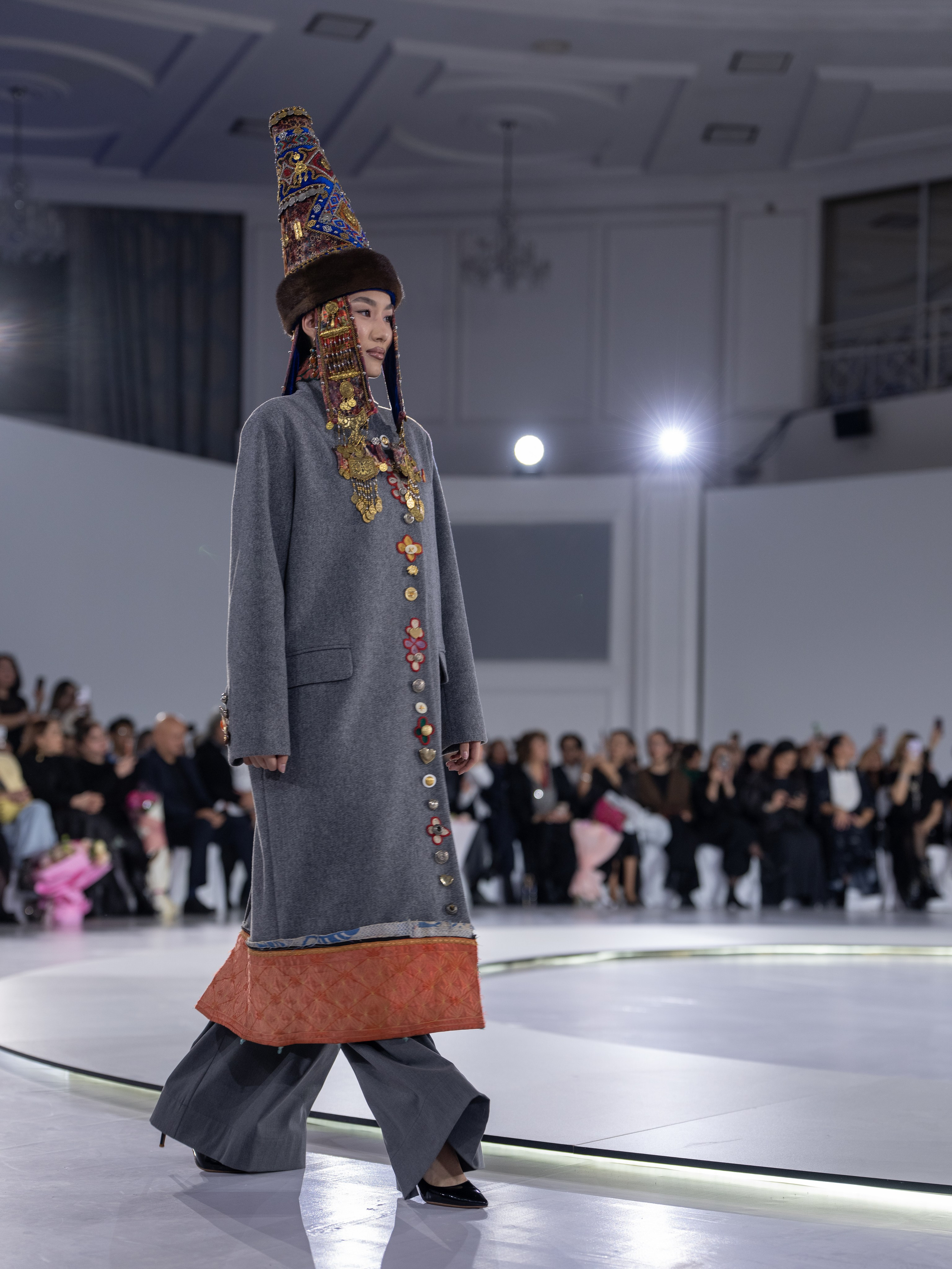 Дизайнер Aida Kaumenova. Сайт Алматинского НЮ АРТ, будуар и фэшн фотографа Дениса Карпенко