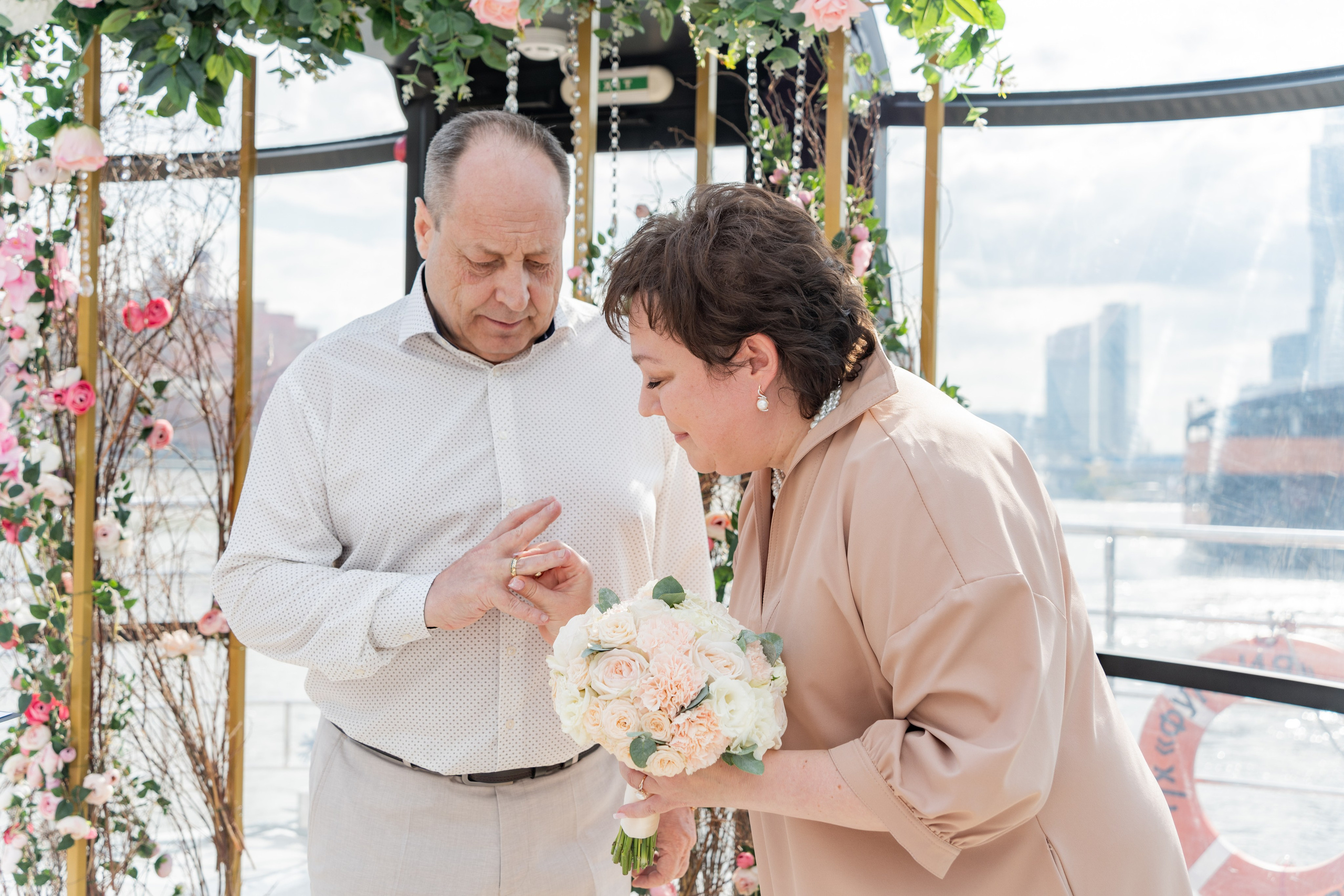 Юлия и Сергей. Регистрация на кораблике. Репортажный и интерьерный фотограф Александра Солдатова