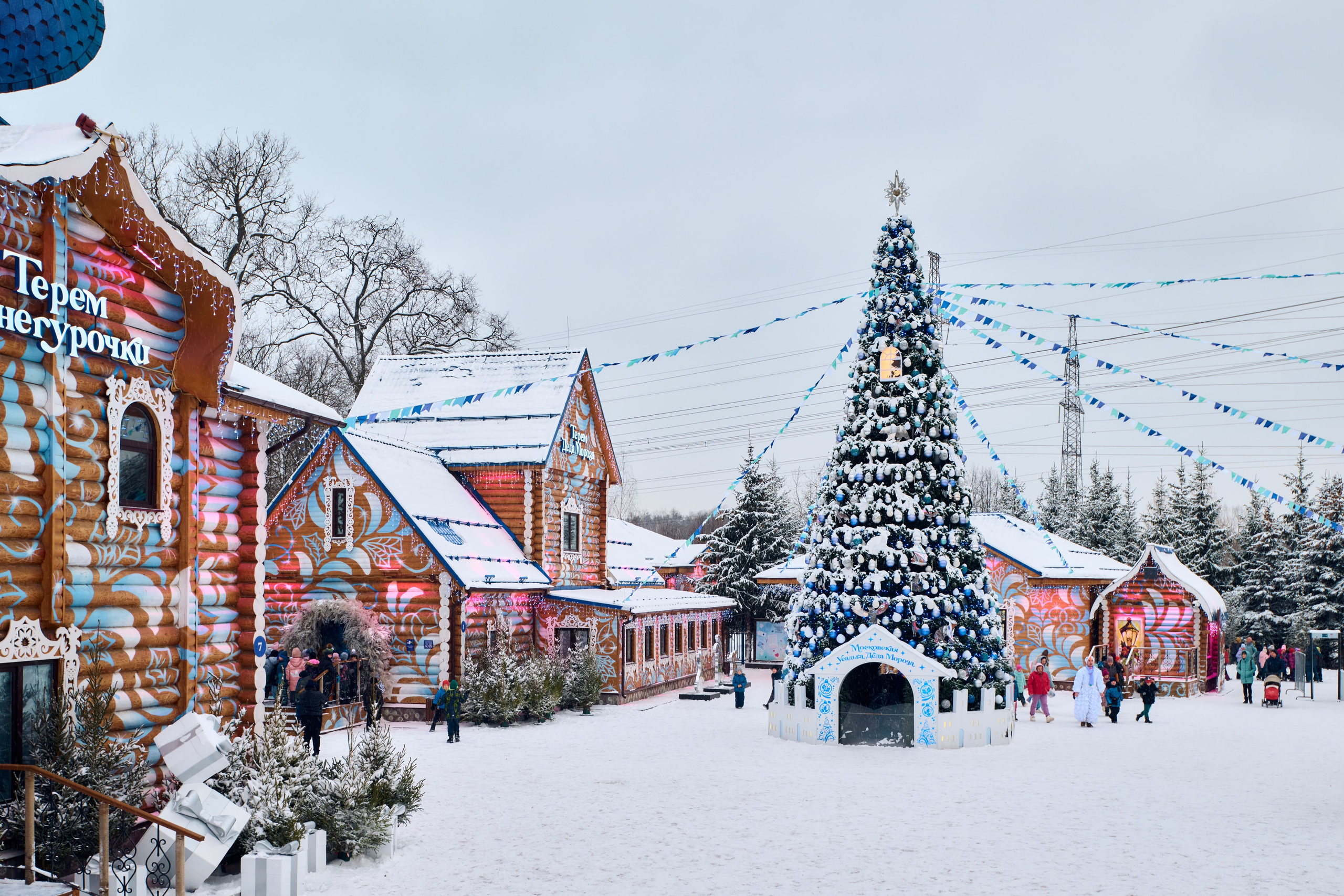 Терема Усадьбы Деда Мороза днём. Никита Хохловский фото и видео продакшн