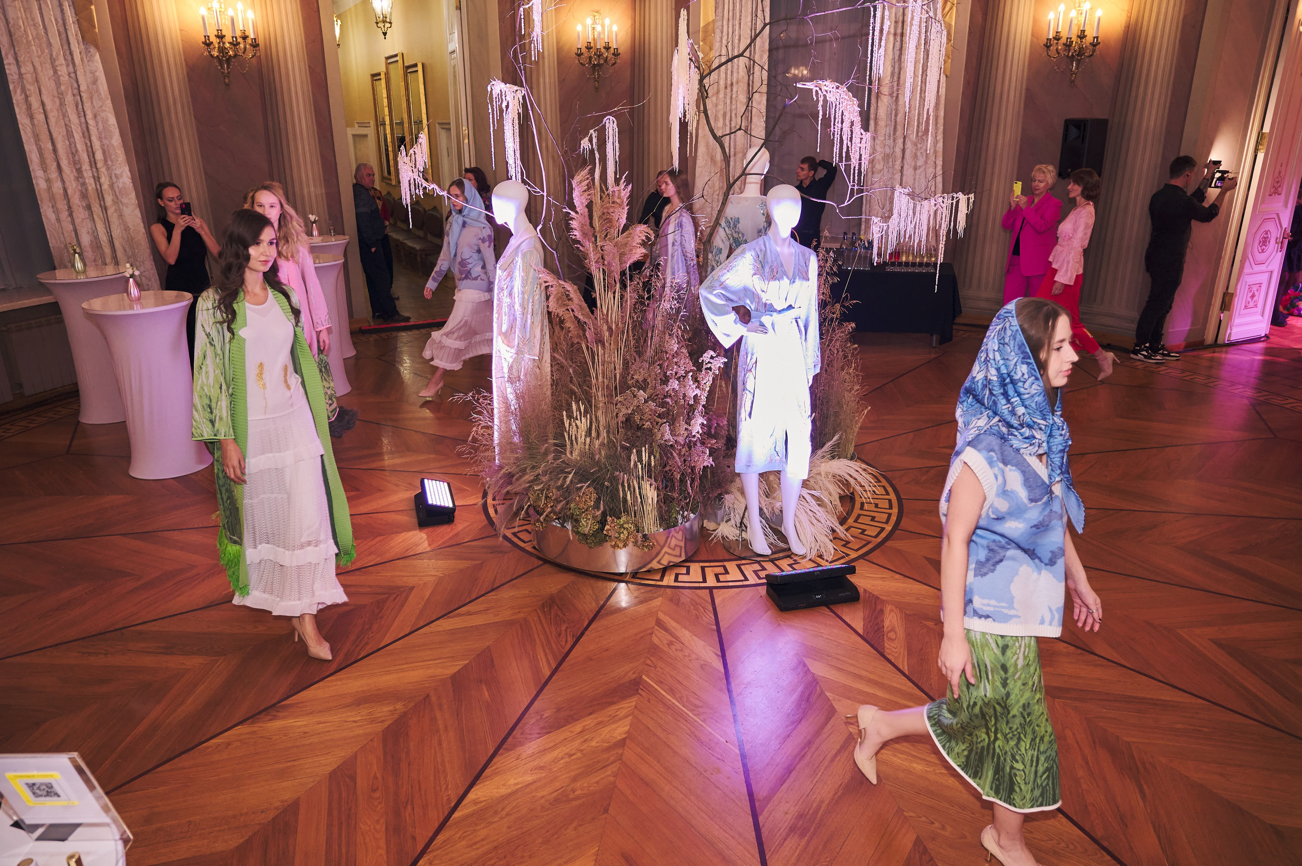 21.09.22 Люблино — Показ коллекции платьев. Никита Хохловский фото и видео продакшн