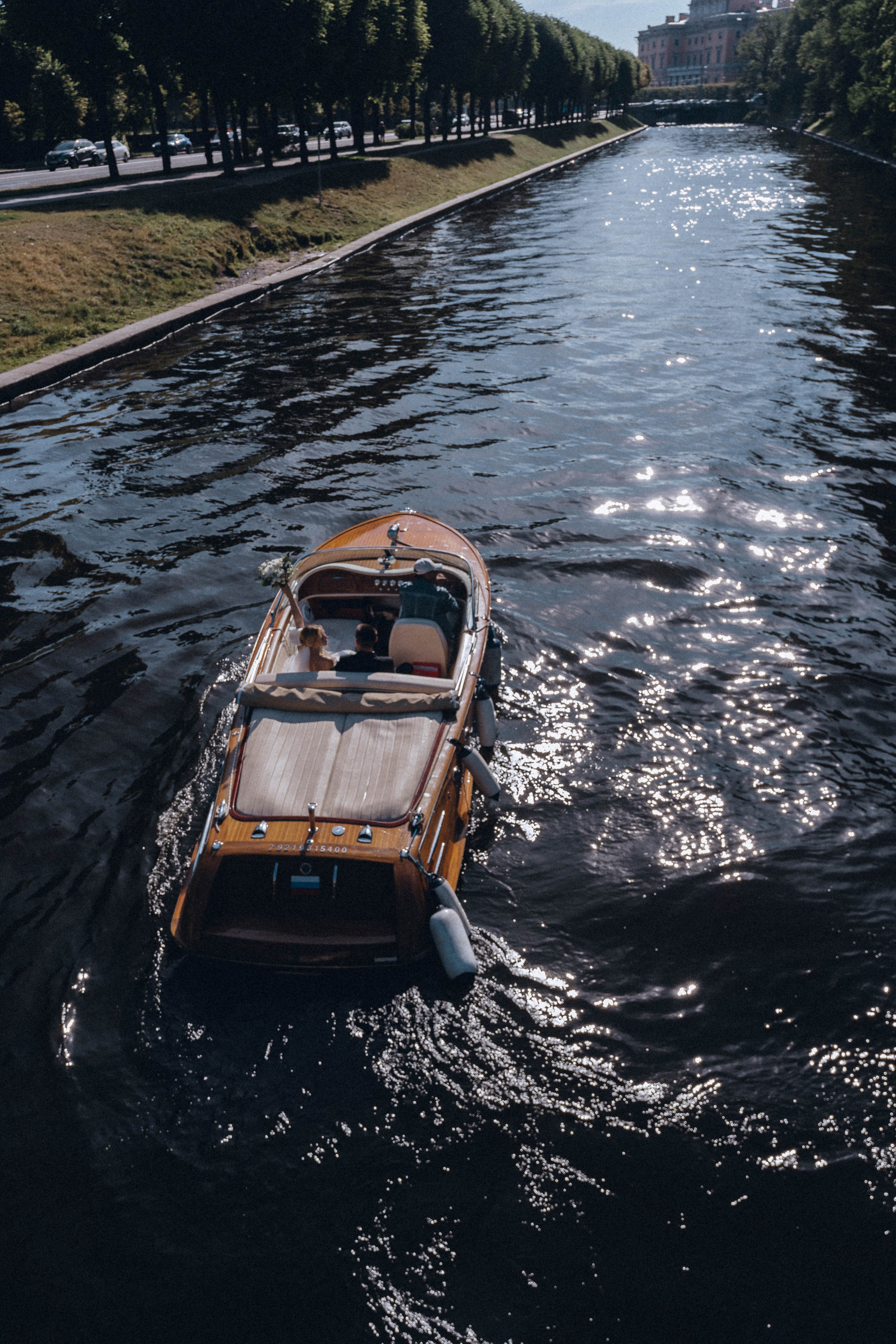 СВАДЕНБНАЯ СЬЕМКА НА КАТЕРЕ ПО КАНАЛАМ САНКТ-ПЕТЕРБУРГА И В АКВАТОРИИ НЕВЫ. Профессиональный фотограф, Санкт-Петербург — Виктория Богомолова