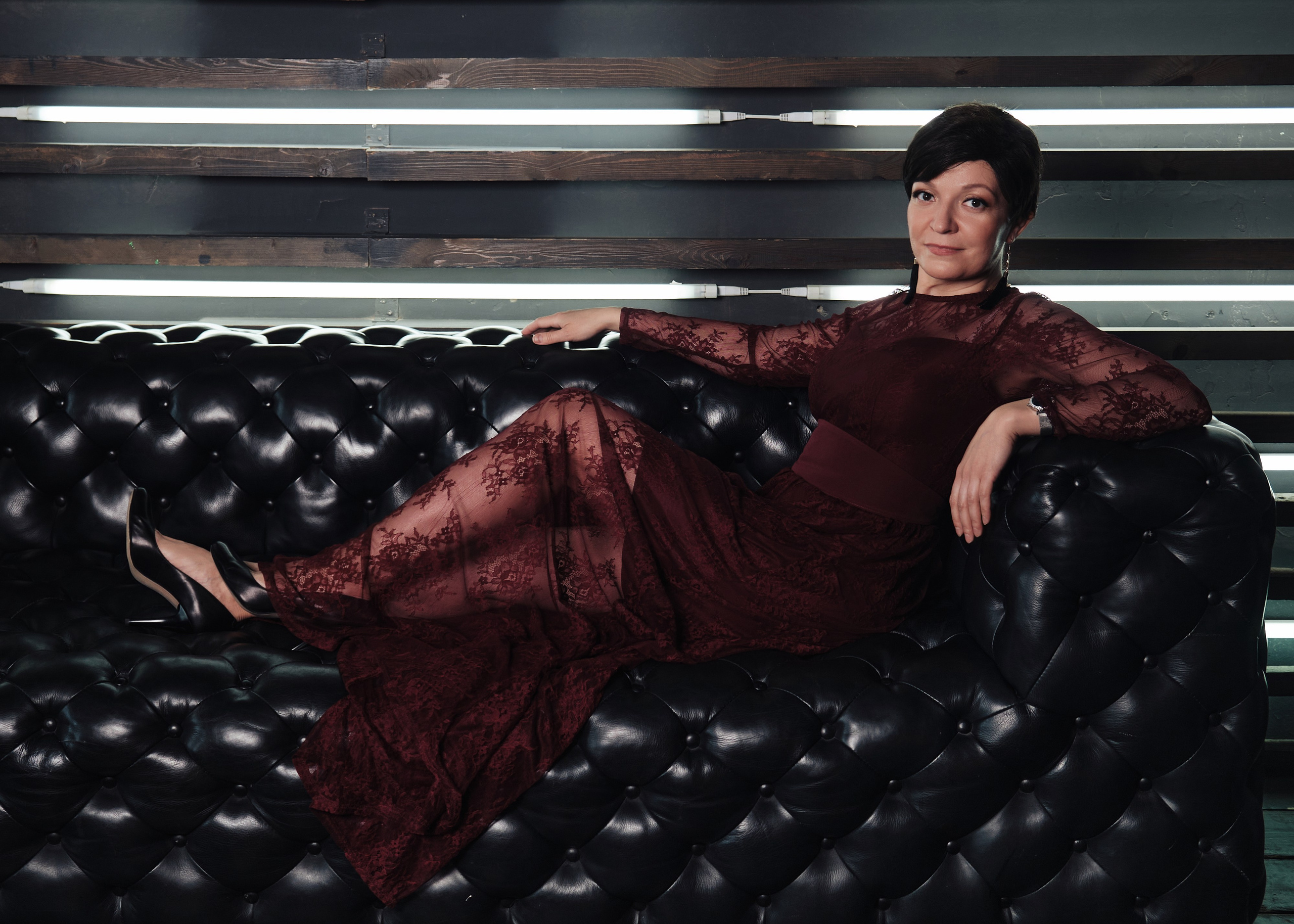 Семейная фотосессия мамы и двух дочек. Портретный фотограф на новый год в Москве Виктория Колышева