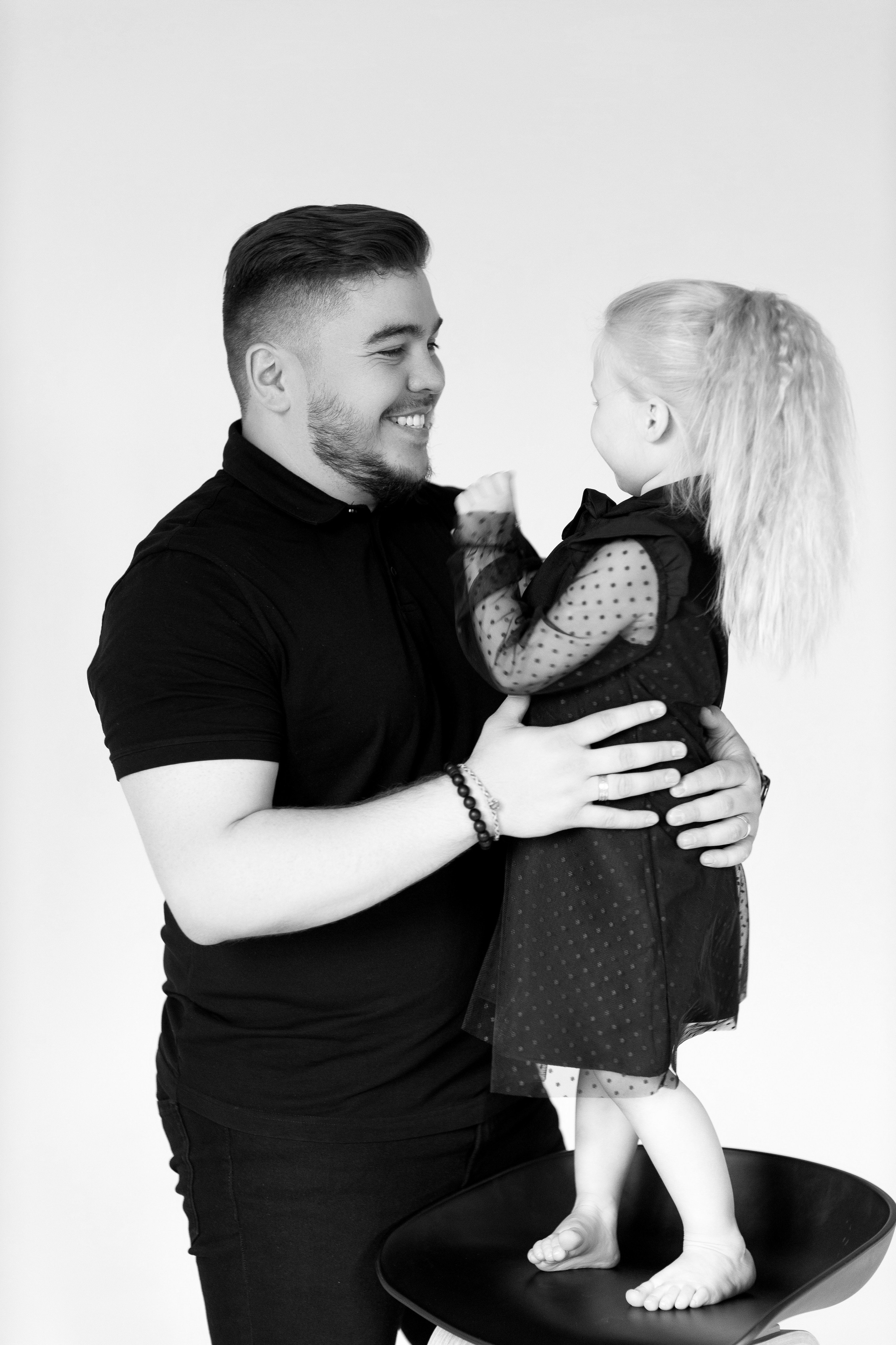 Семейная фотосессия монохром. Свадебный и семейный фотограф в Алматы Алексей Балышев