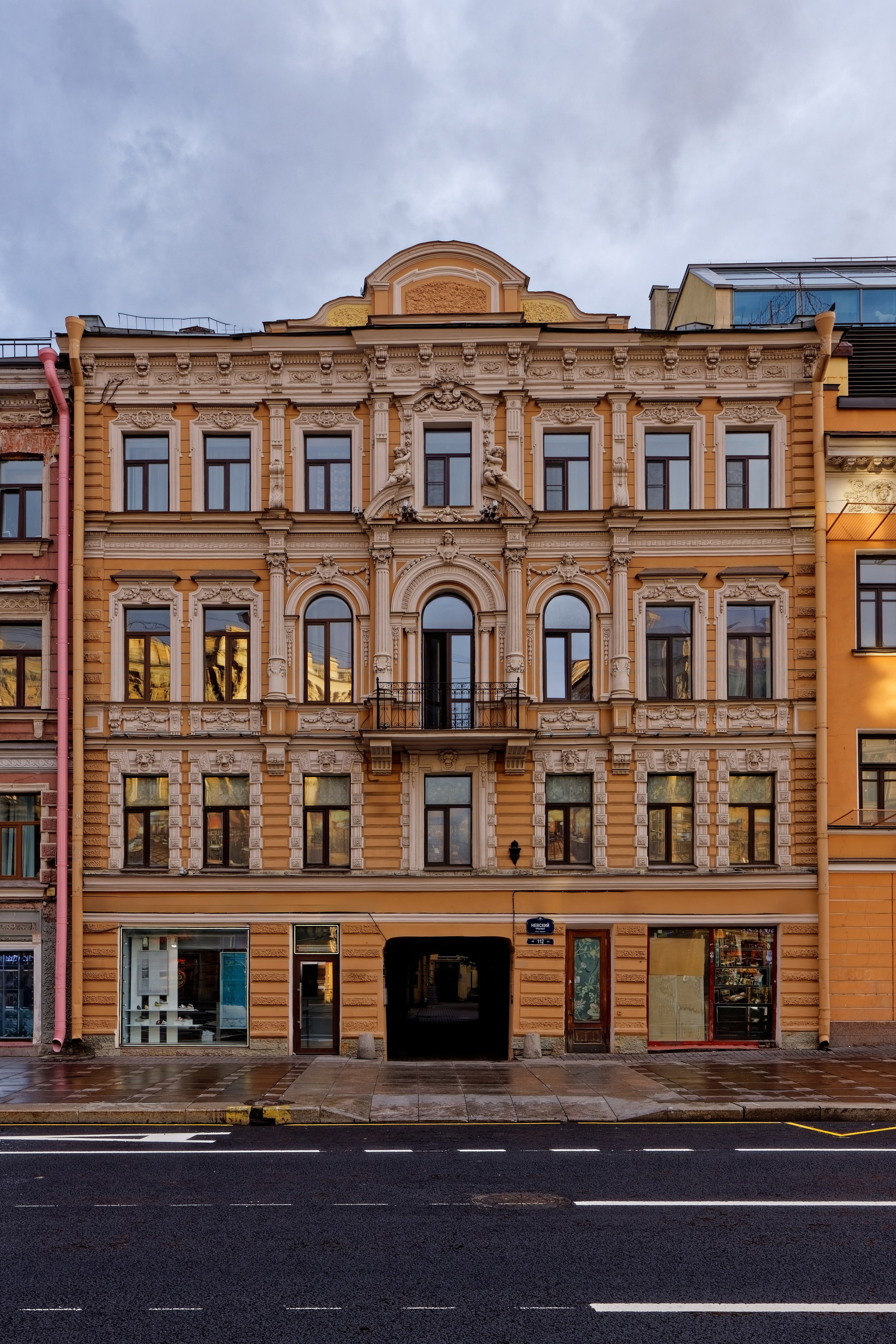 Санкт-Петербург, Невский проспект, дом 112. Дом Яковлевых, 1866 год. Архитектор Михаил Алексеевич Макаров. 