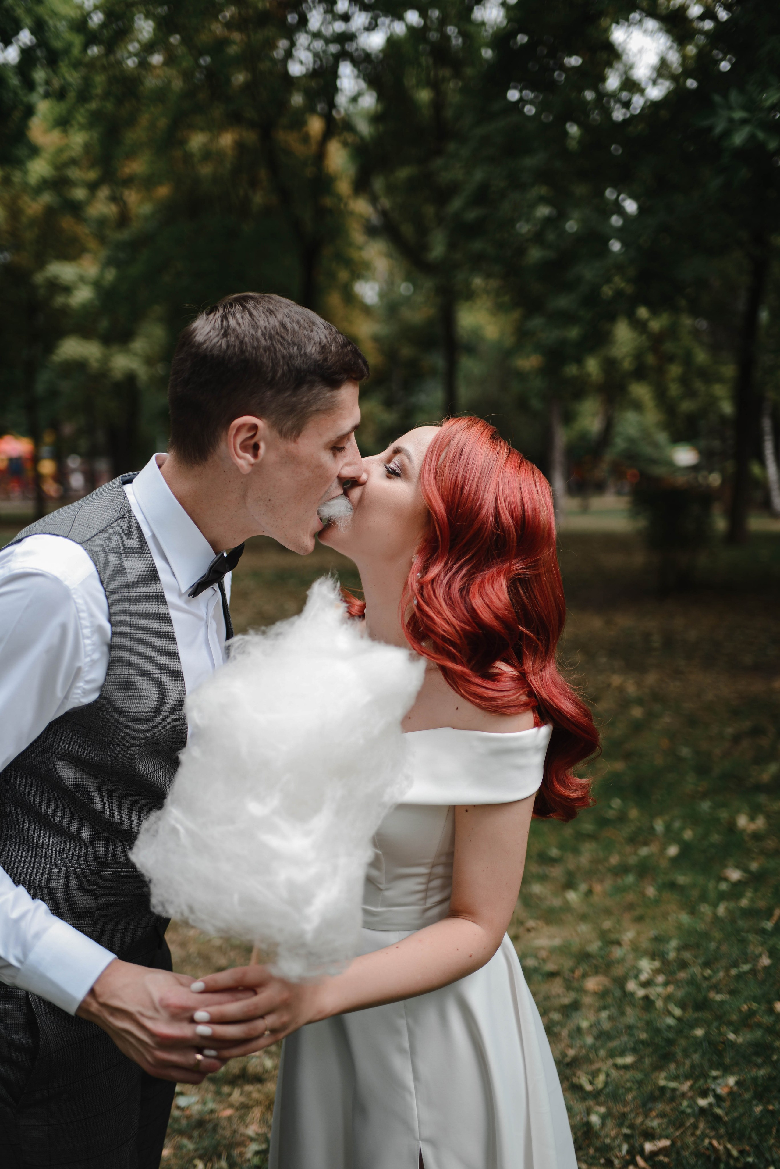 Свадебная прогулка по городу. Фотограф Ярута Оксана / Ростов-на-Дону