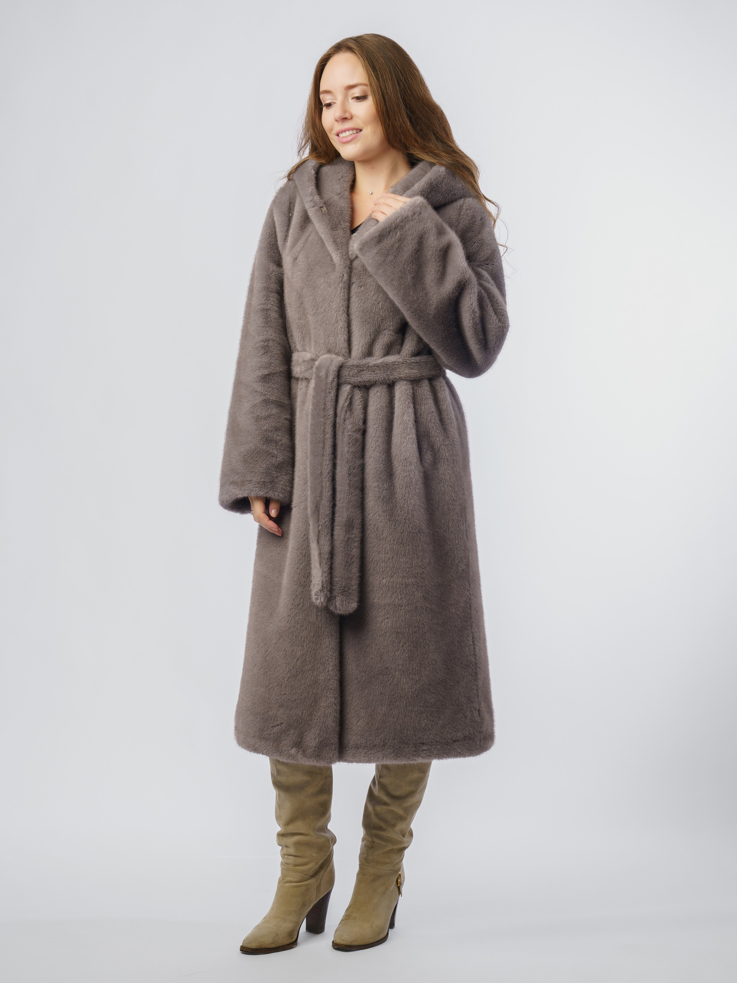 Шубы, модель Кристина. KED Production — продакшн из СПб. Создаём фото, видео и контент, который помогает брендам и селлерам продавать больше