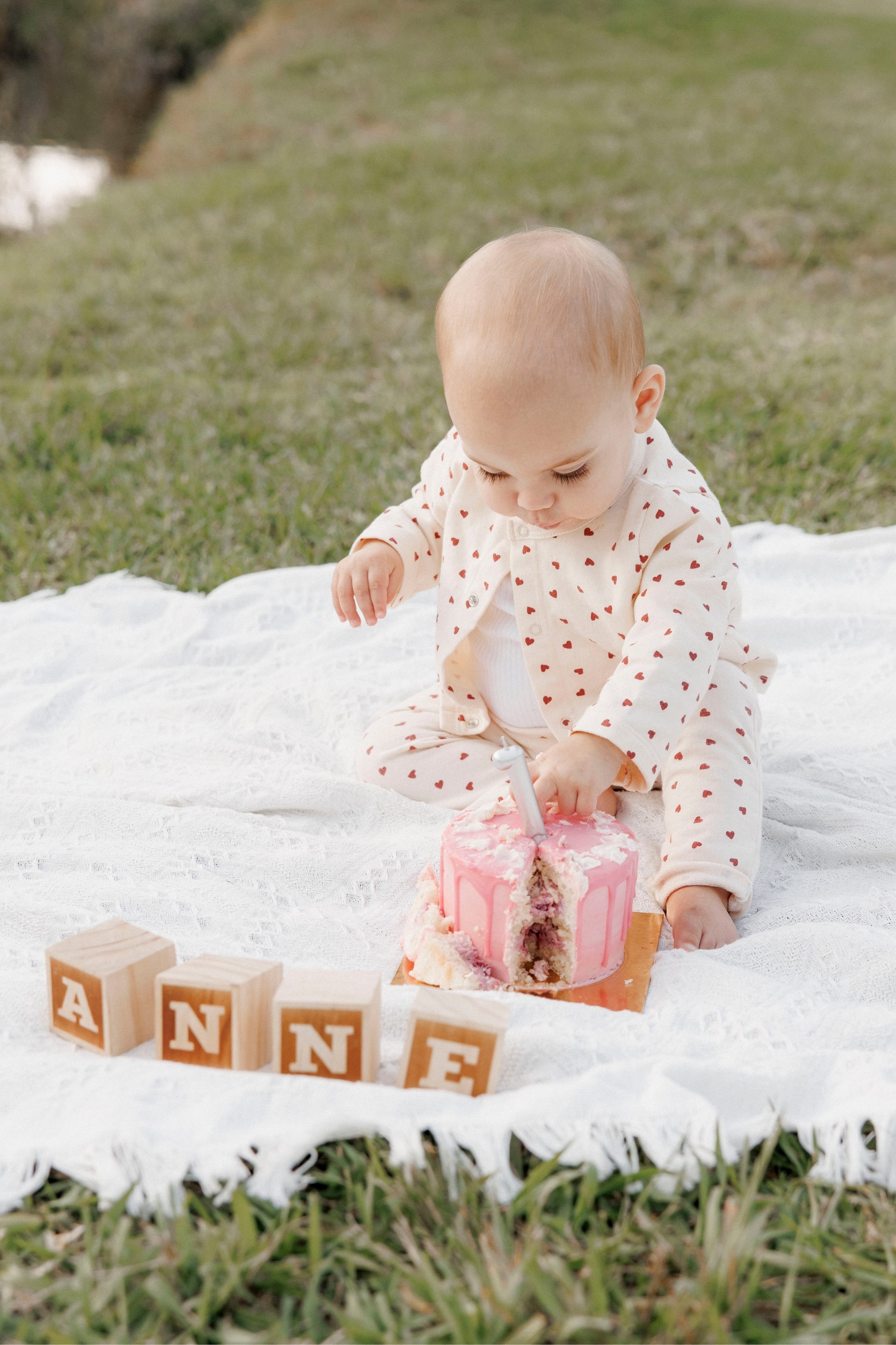 First year photoshoot inside the park (sunset). Wedding and family photographer