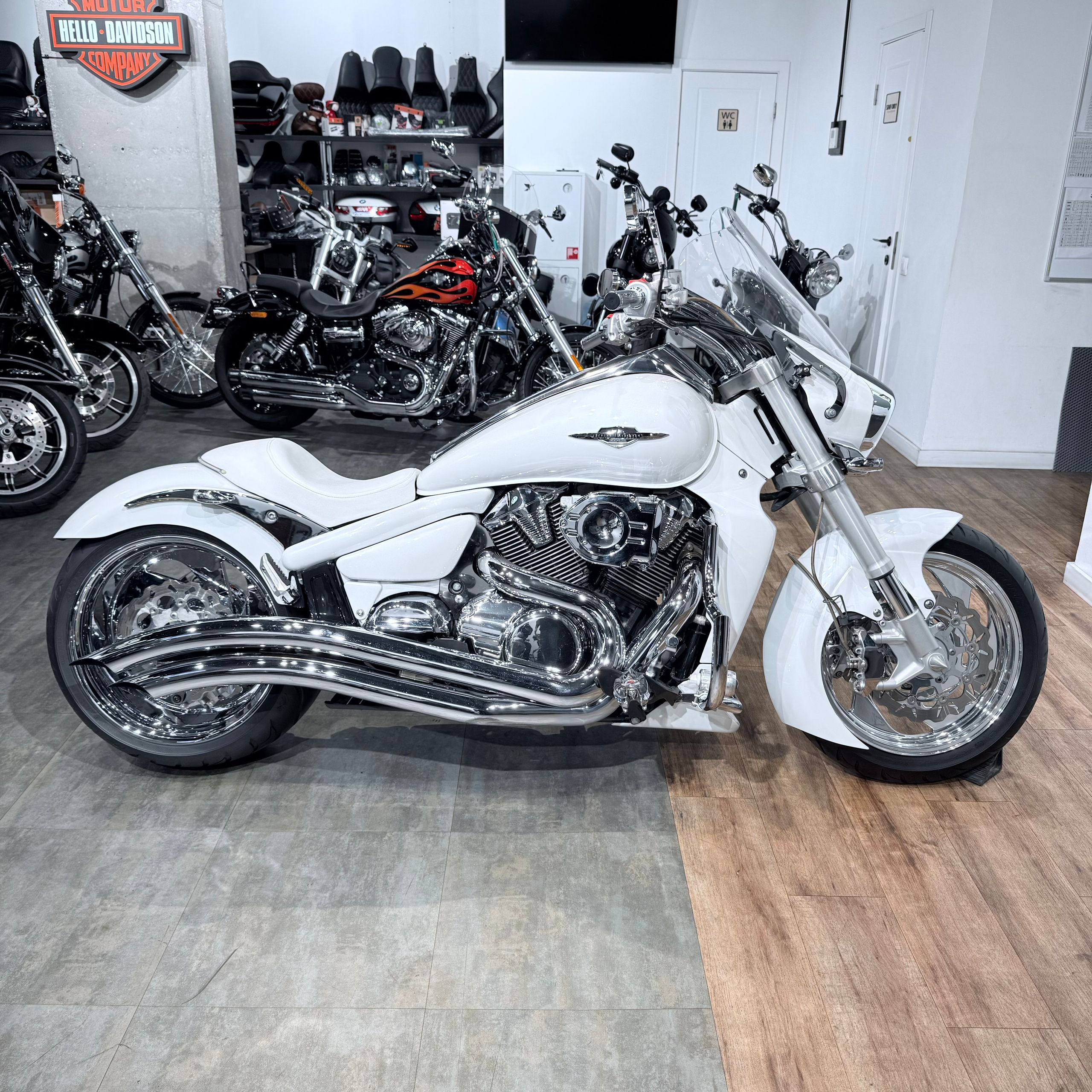 2007 SUZUКI М109R Whitе Hunter. Hello Davidson, Москва. Только хорошие мотоциклы…