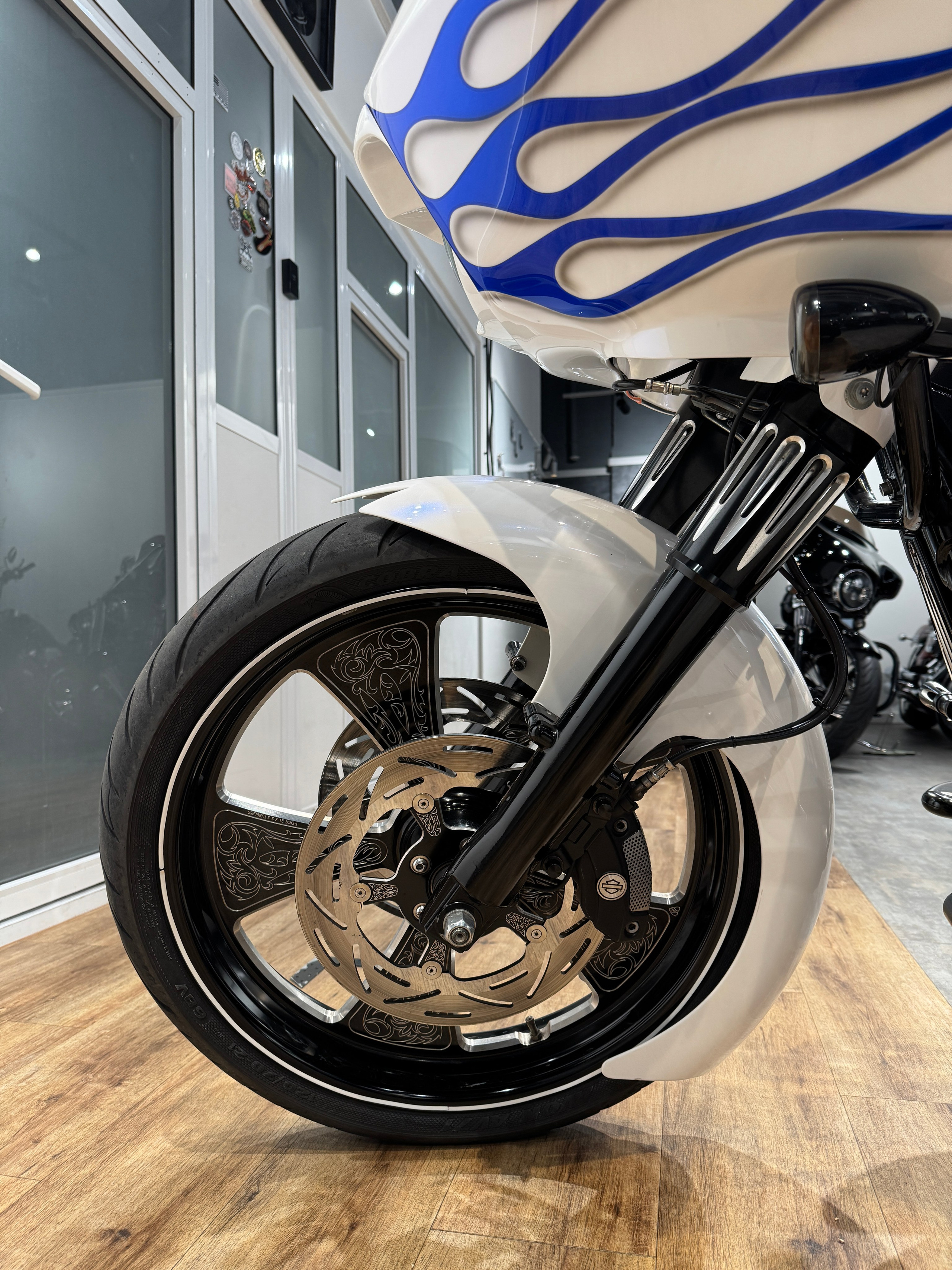 Мотоциклы Harley-Davidson Road Glide 103 White Power (Touring)  — купить мотоцикл. Hello Davidson, Москва. Только хорошие мотоциклы…