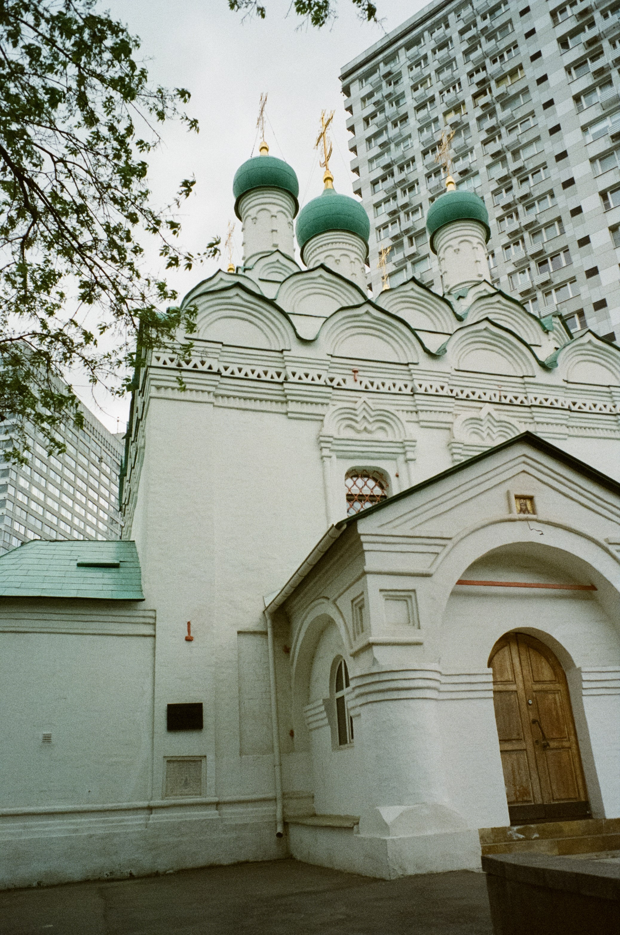 Ул. Поваровка и окрестности | Voigtlander BESSA-T — Voigtlander Ultron 28 mm f/2 | Kodak Ultramax 400 (просрочка) @ ISO 100