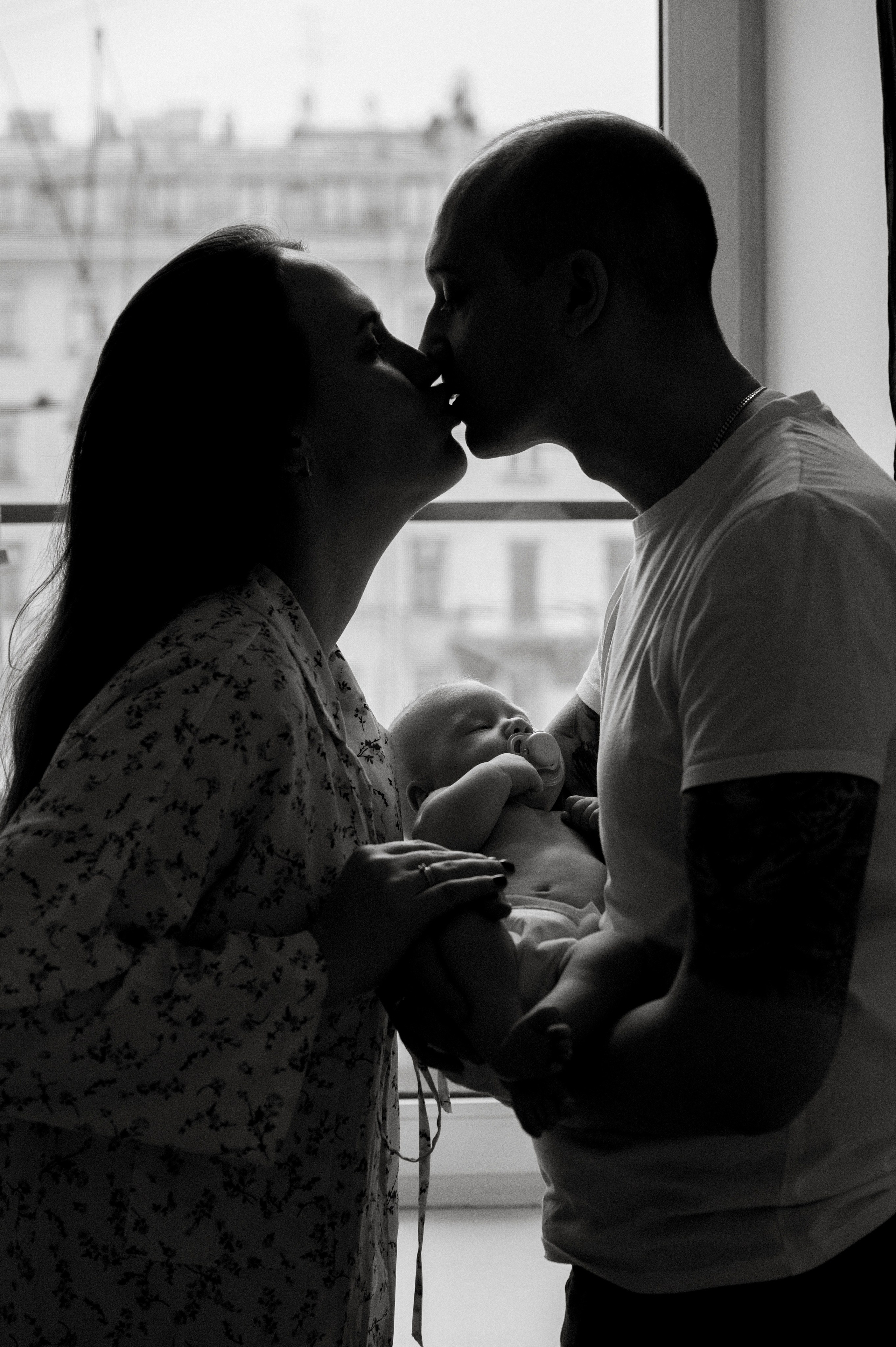 Семейная домашняя фотосессия. Профессиональный фотограф беременности в СПБ. Стильные фотосессии беременности в стиле минимализм и классическая фотография