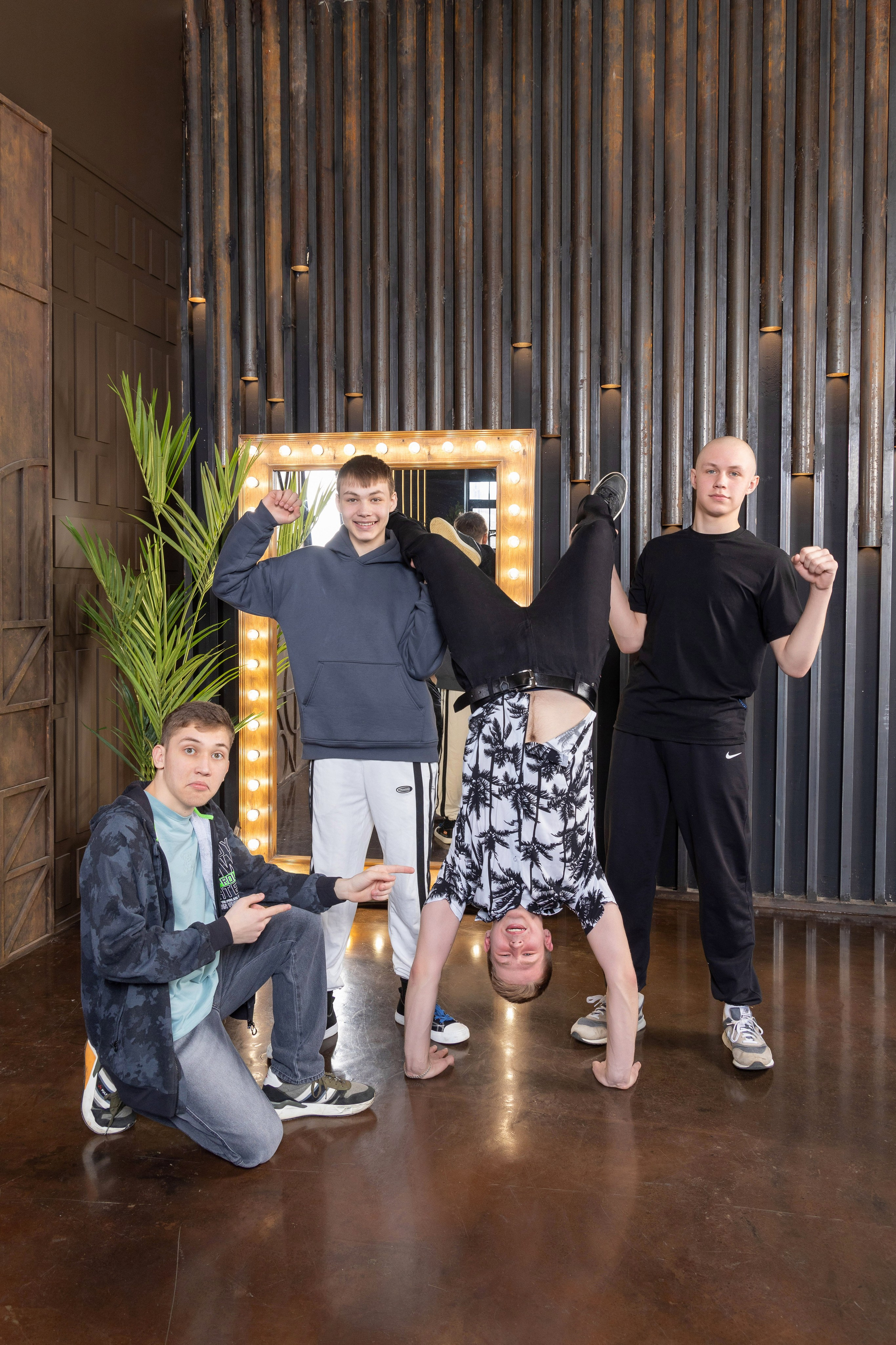 Зал «Тесла». Фотостудия для школьной фотосессии. Выпускные альбомы в Москве и Подмосковье