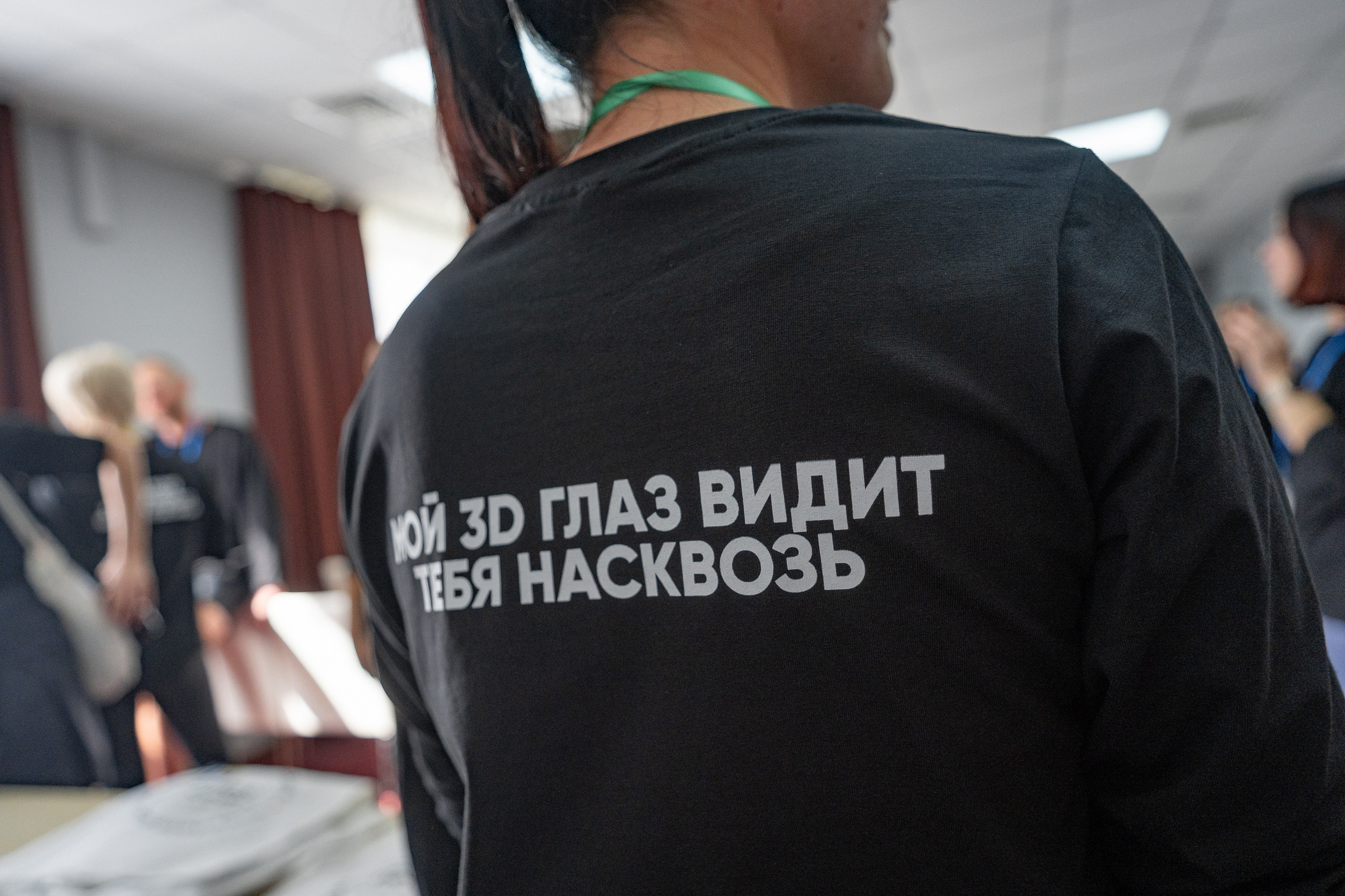 Фото деталь надписи на футболке 