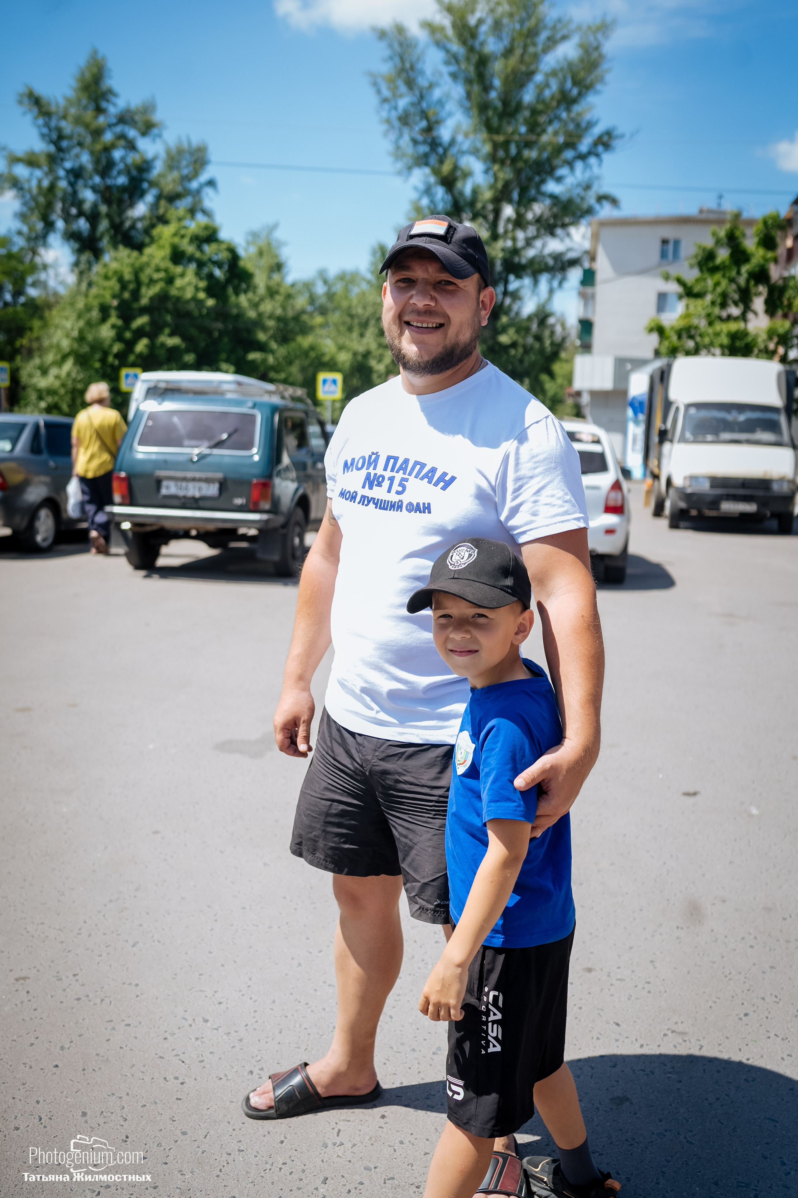 8 июня «Патриоты из Курска» сбор гуманитарной помощи у кинотеатра «Родина». Фотограф Нижний Новгород Татьяна Кейод