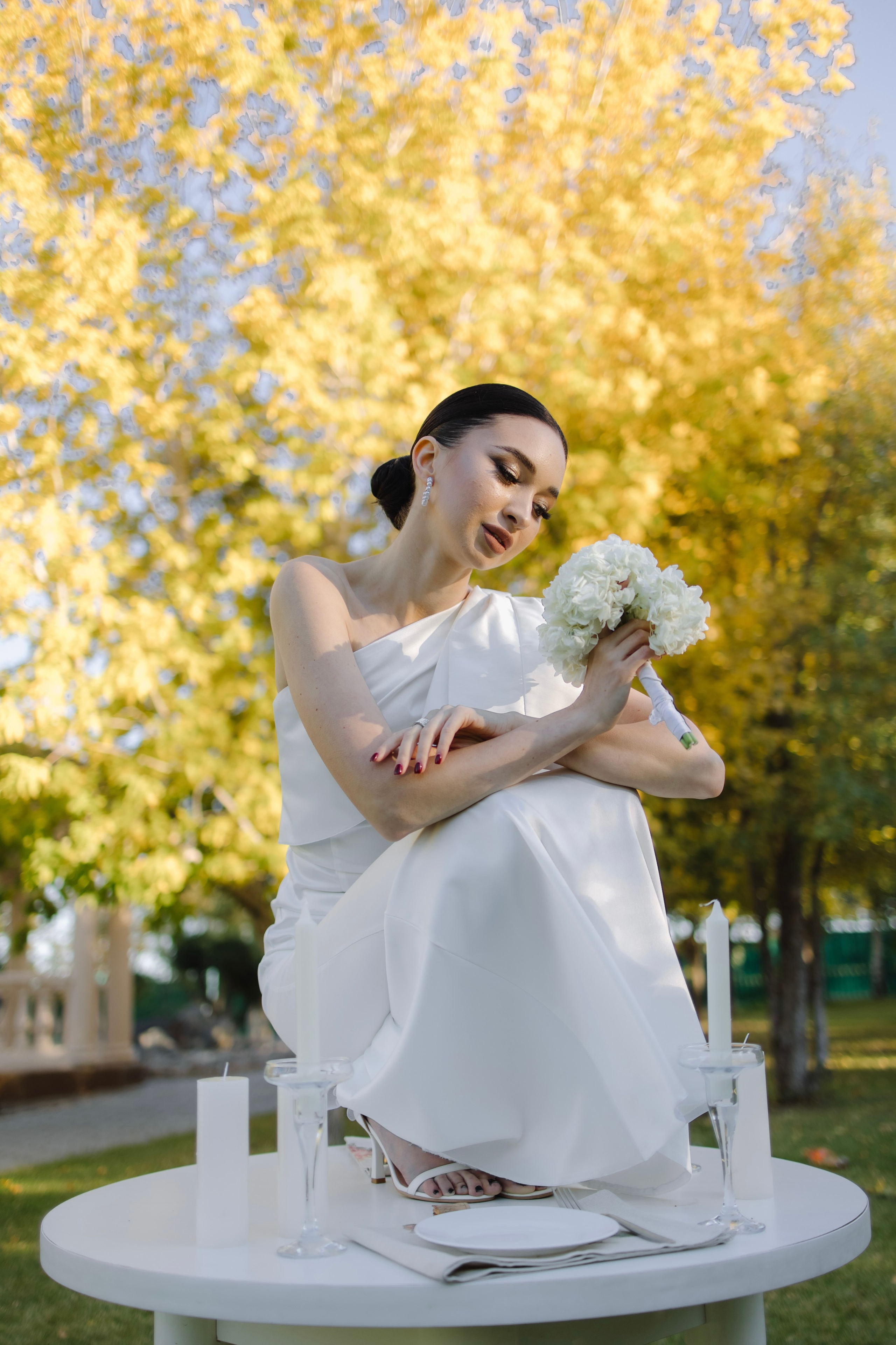 В зеленом саду. Shakhmanoff.kz