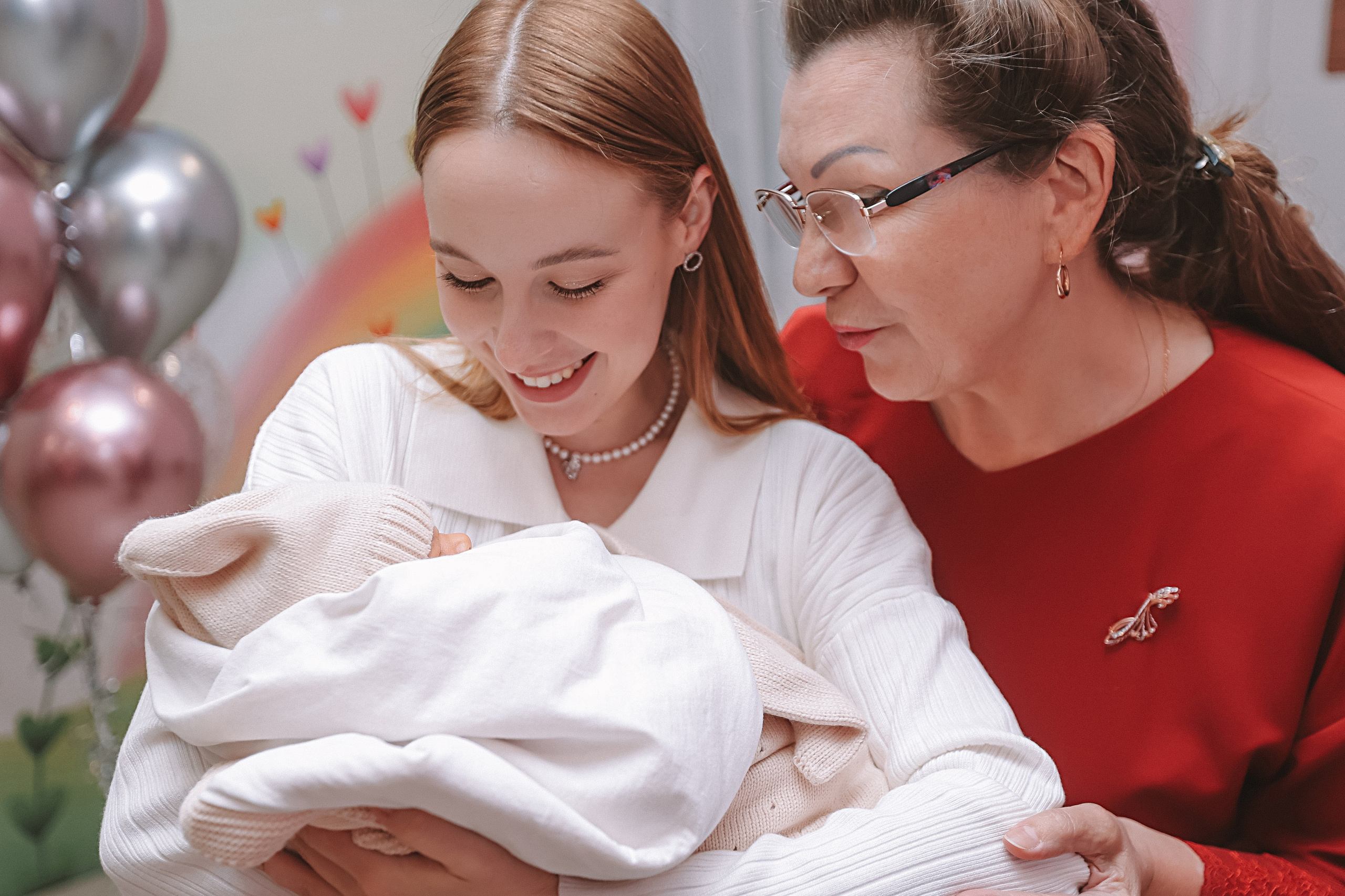 Выписка палата+внизу ПЦЭ. Семейный фотограф Тюмень, фотограф на роды Салмина Мария