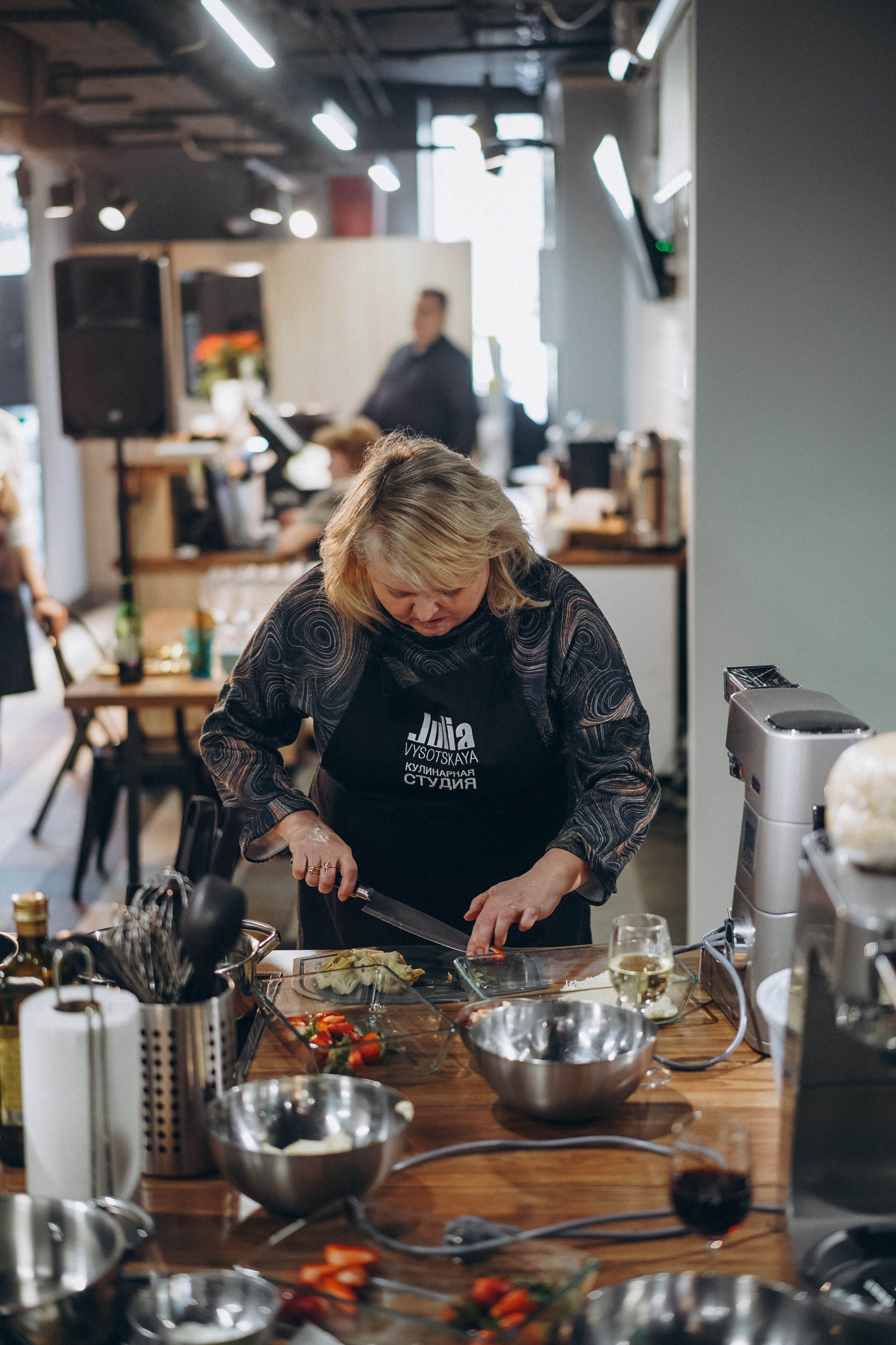Репортаж с кулинарной студии Юлии Высоцкой. Портретный фотограф в Москве Илья Корненков