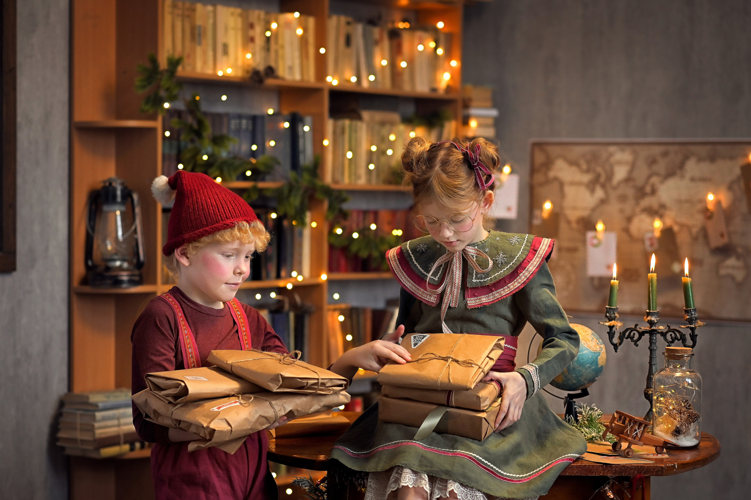 Добрые волшебники готовят новогодние подарки. Фотографы крещения/венчания  Красноярск Татьяна и Вячеслав Переваловы