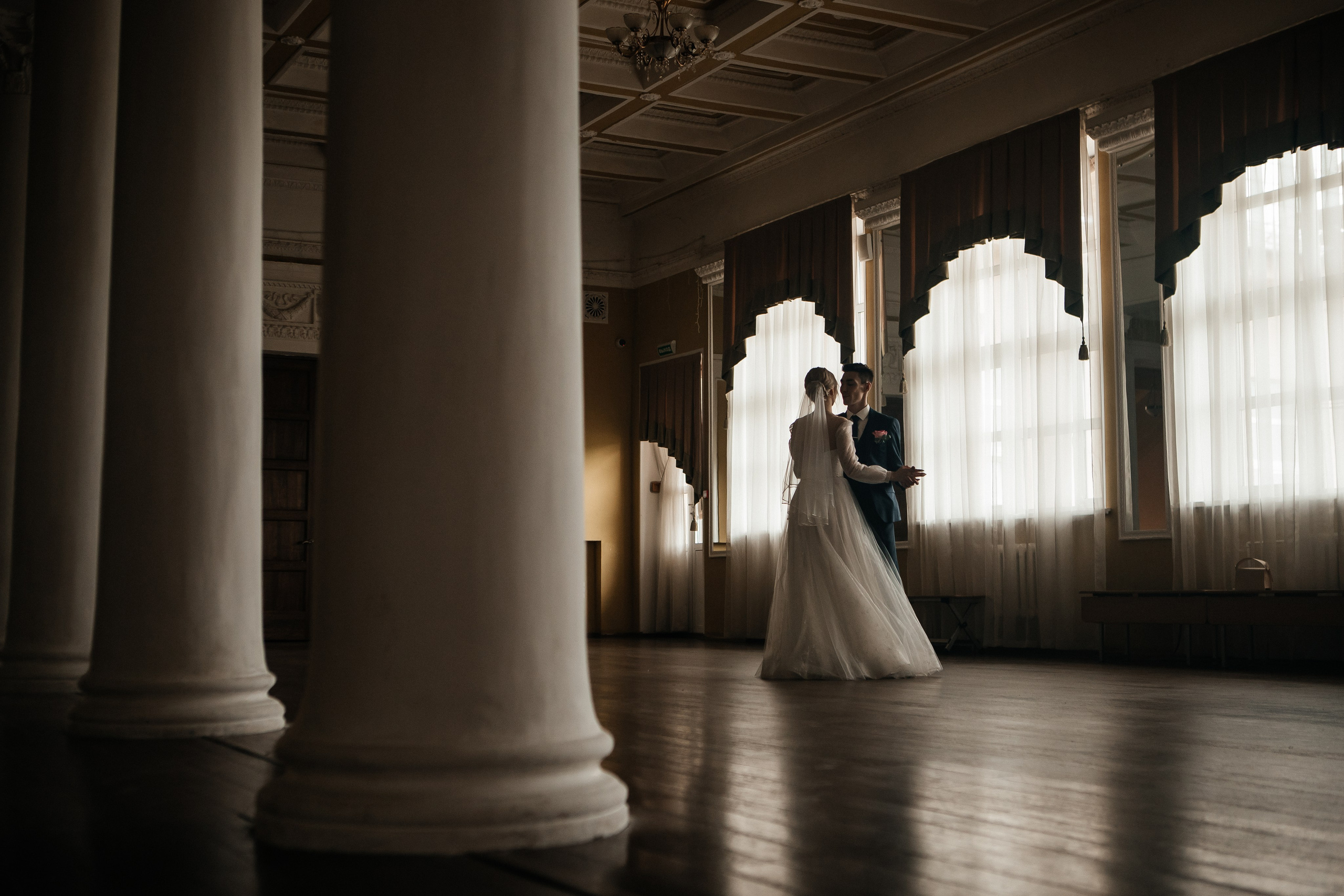 Евгения и Николай утренние сборы. Свадебный фотограф Виктория Чуйко Магнитогорск. Визуал для бизнеса