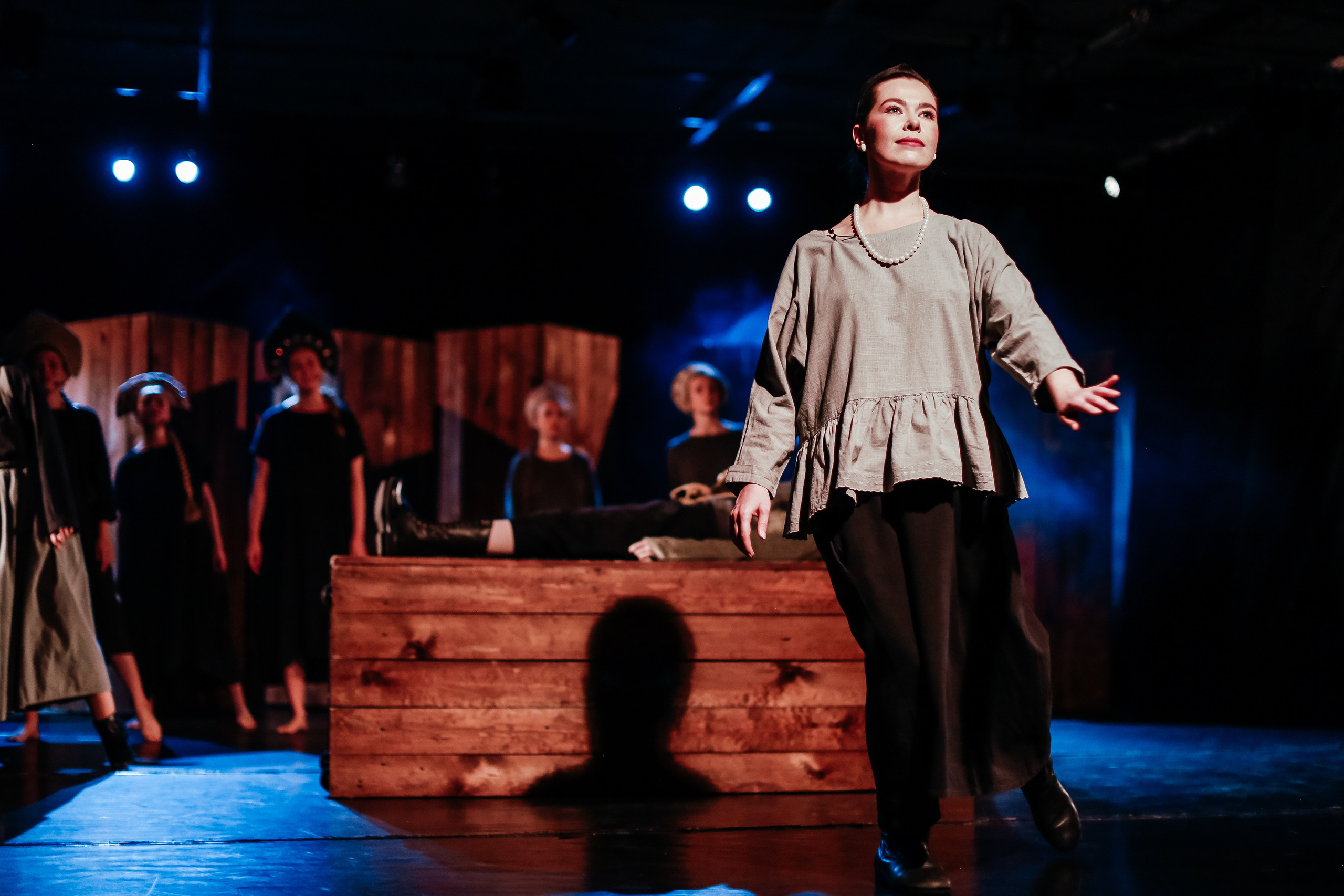 «Марьино поле». Молодежный театр Алтая. Режиссёр Ирина Астафьева. Фоторепортаж. Театральная фотосъёмка